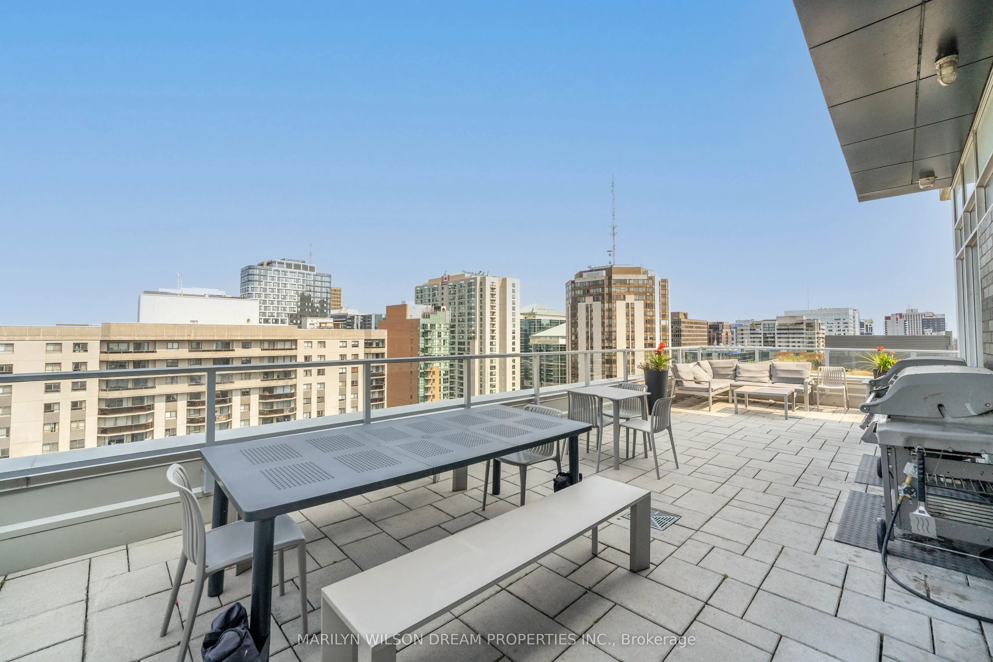 255 Bay Street, #406