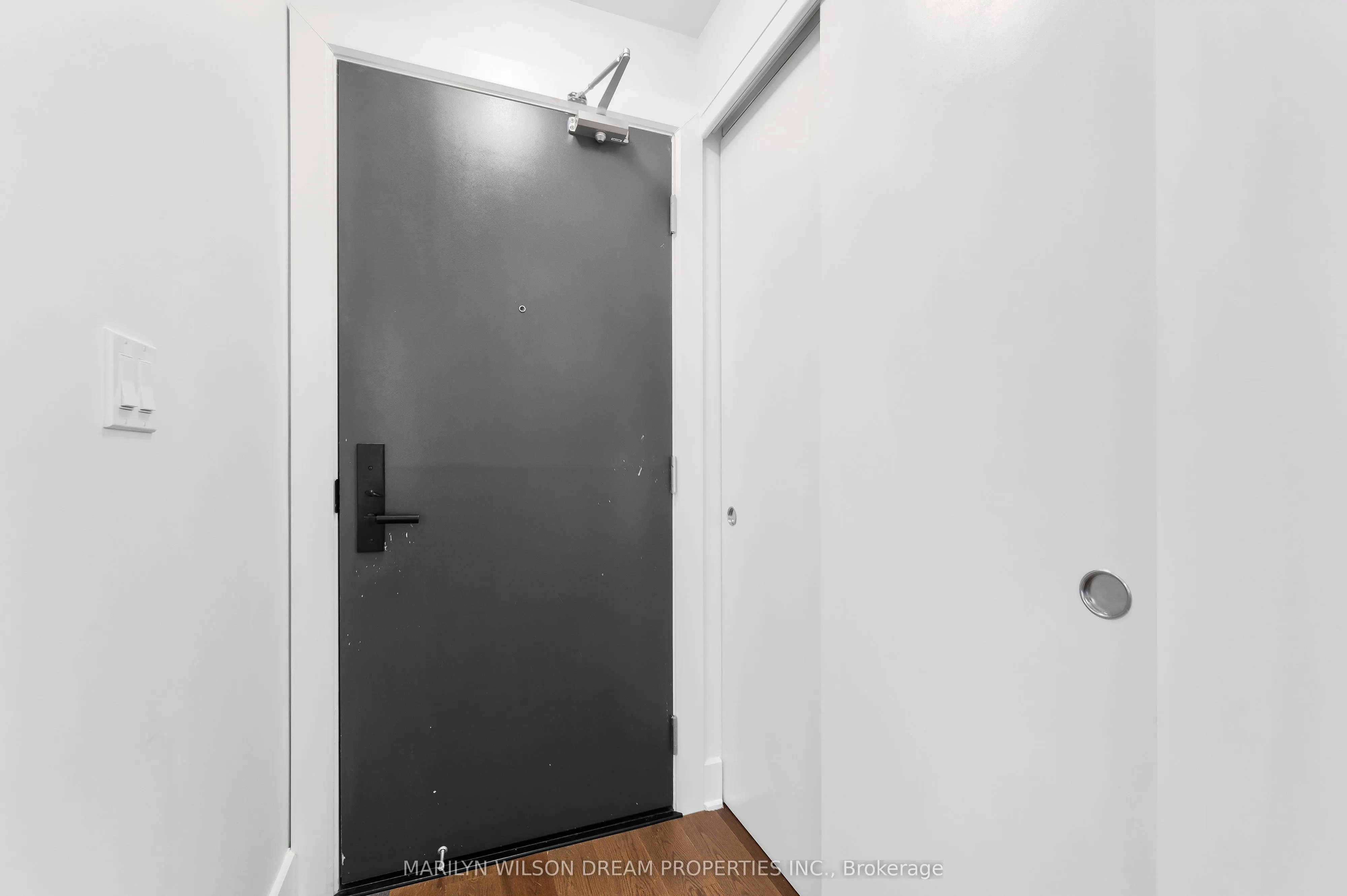 255 Bay Street, #406