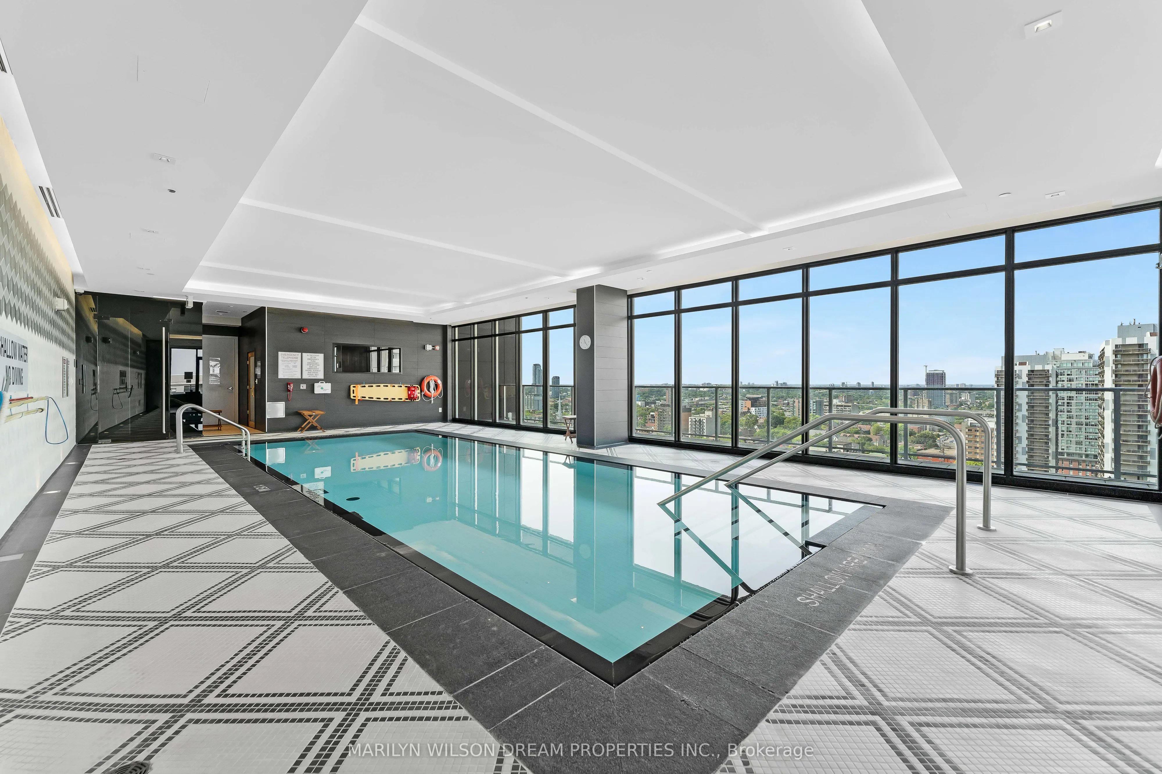 255 Bay Street, #406