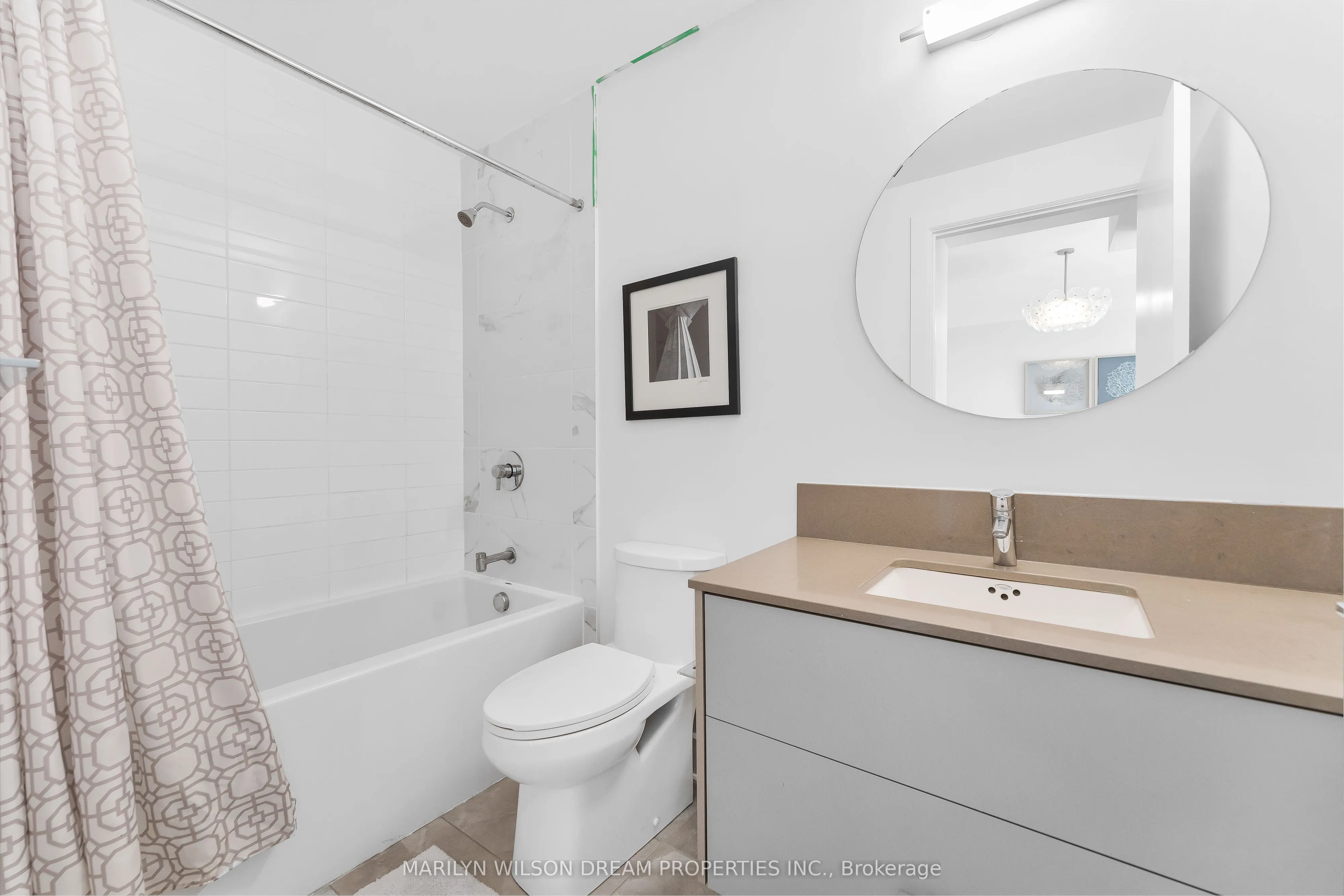 255 Bay Street, #406