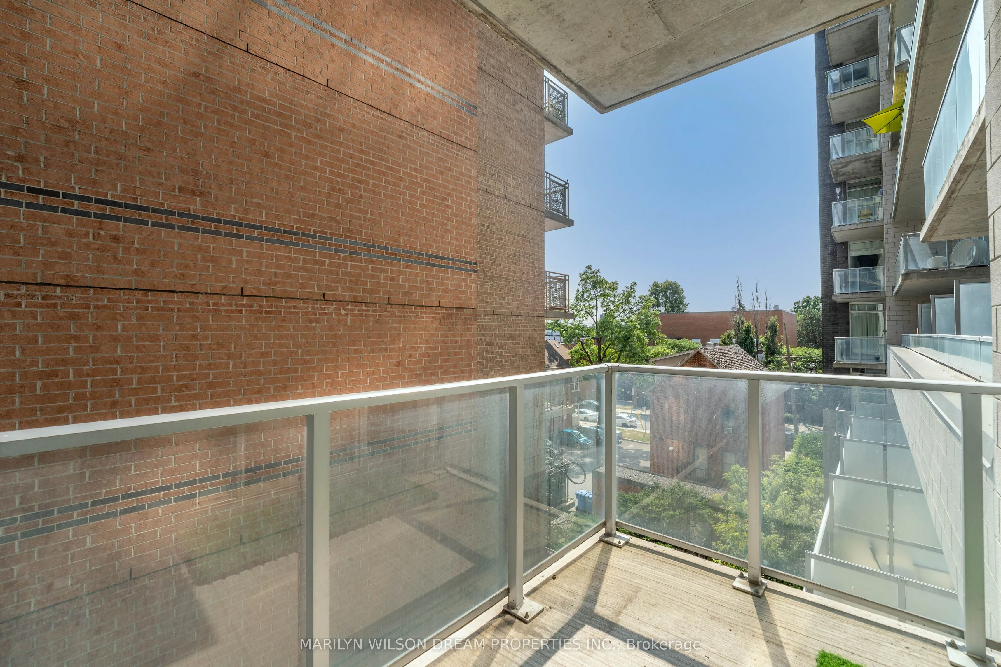 255 Bay Street, #406