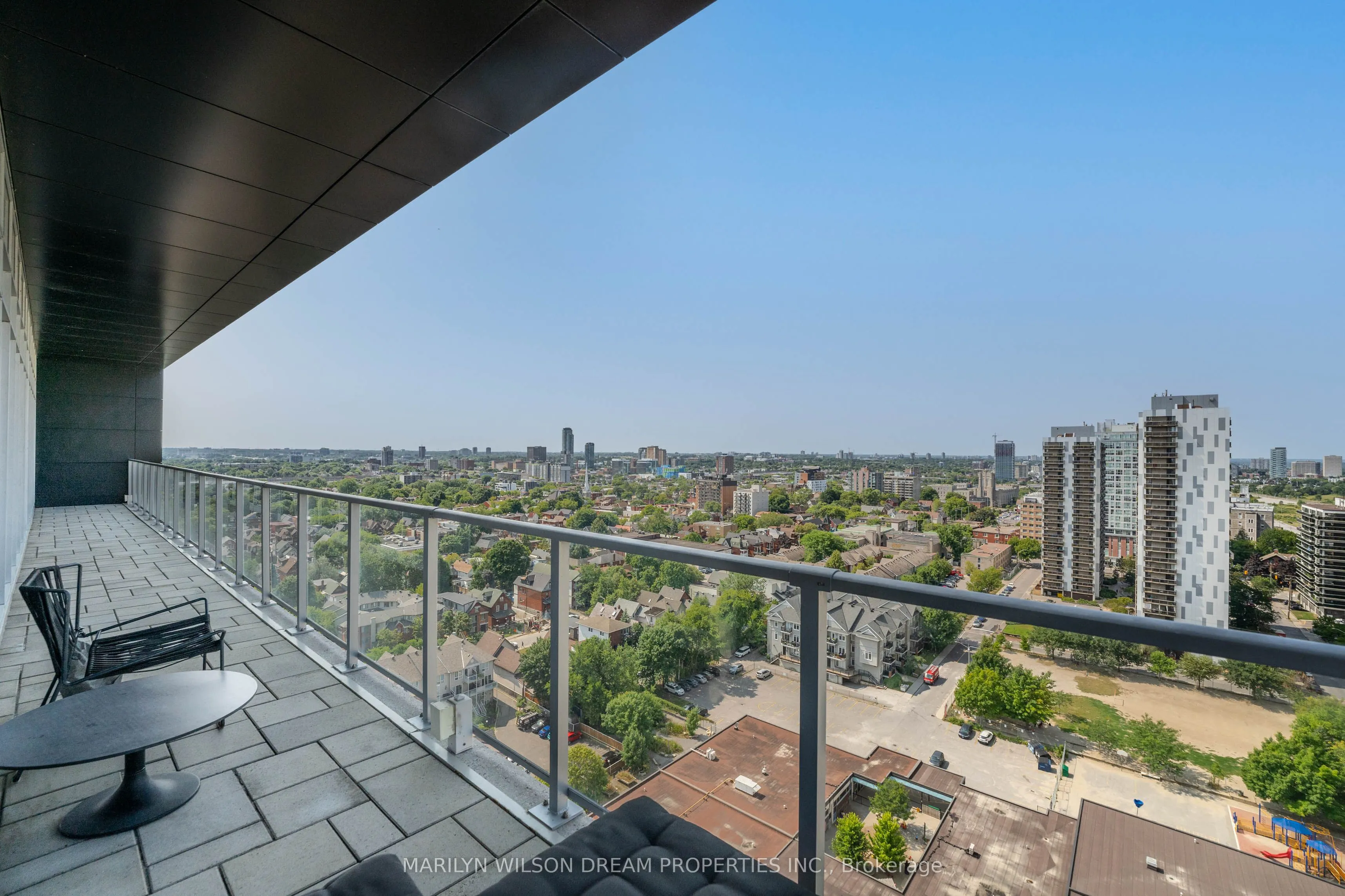 255 Bay Street, #406