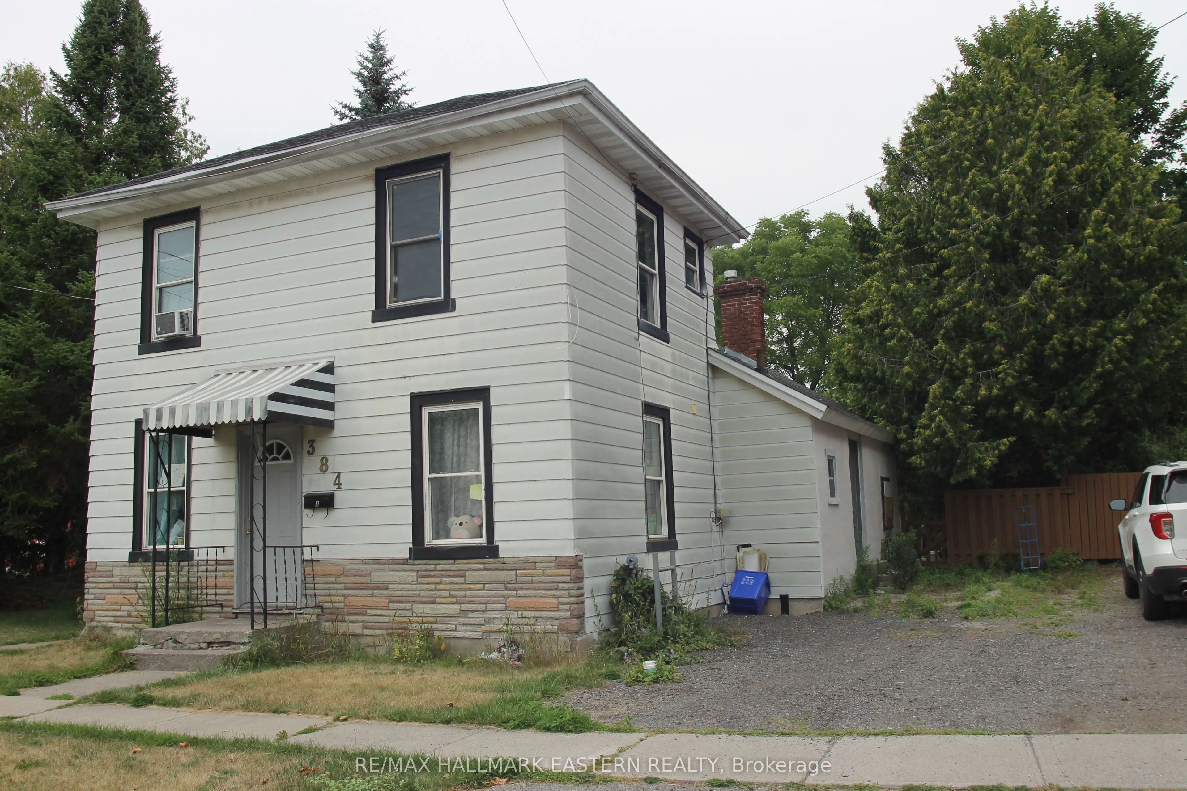 384 King Street W
