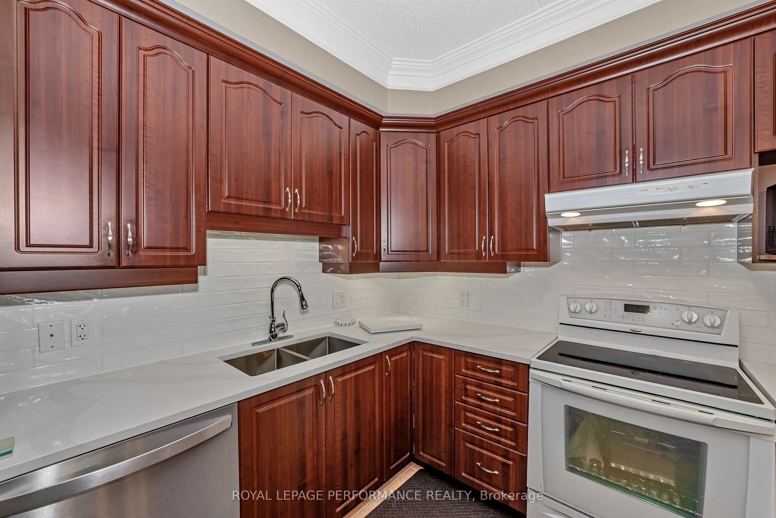 2360 Albert Street, #205