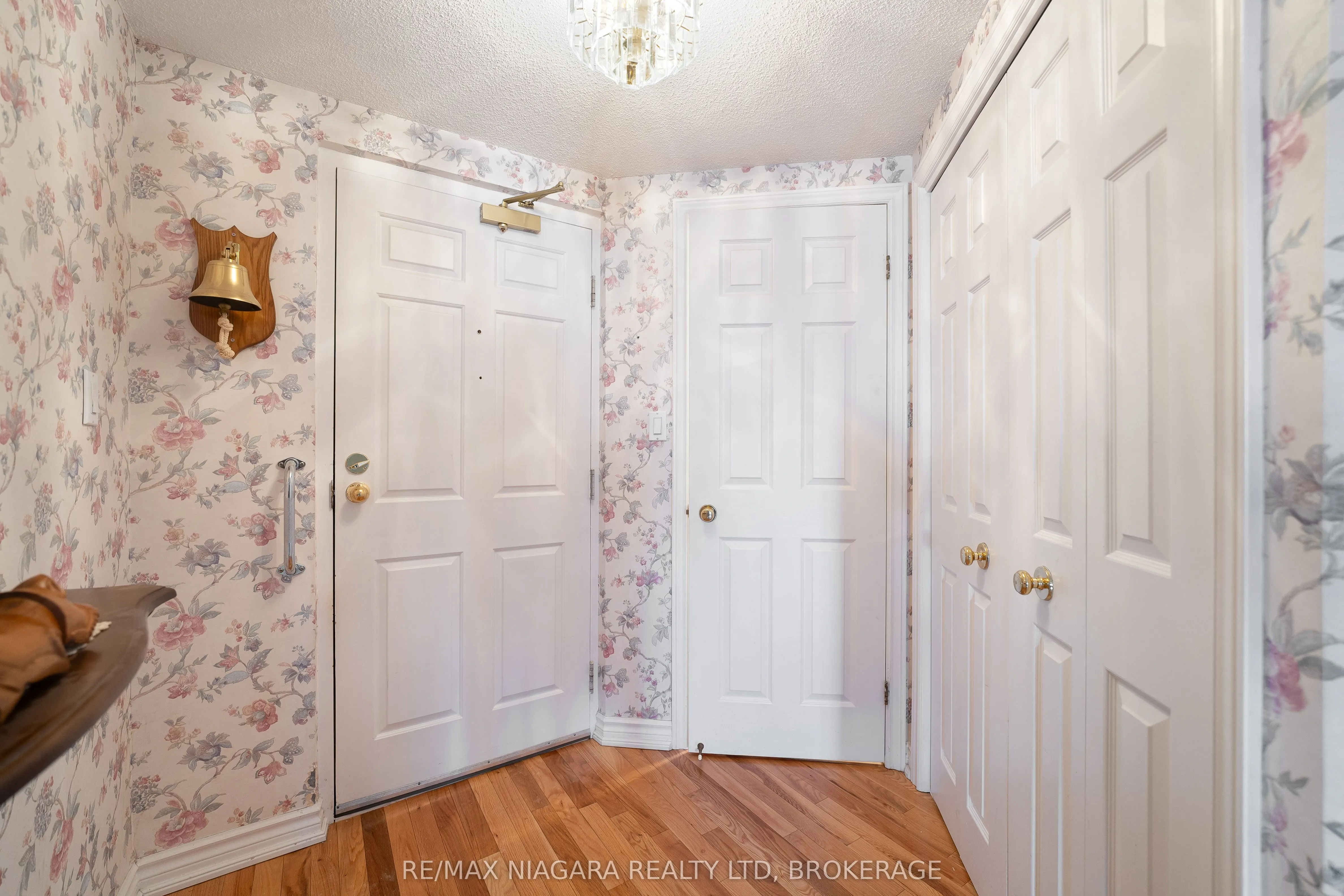 244 Lakeshore Road, #301