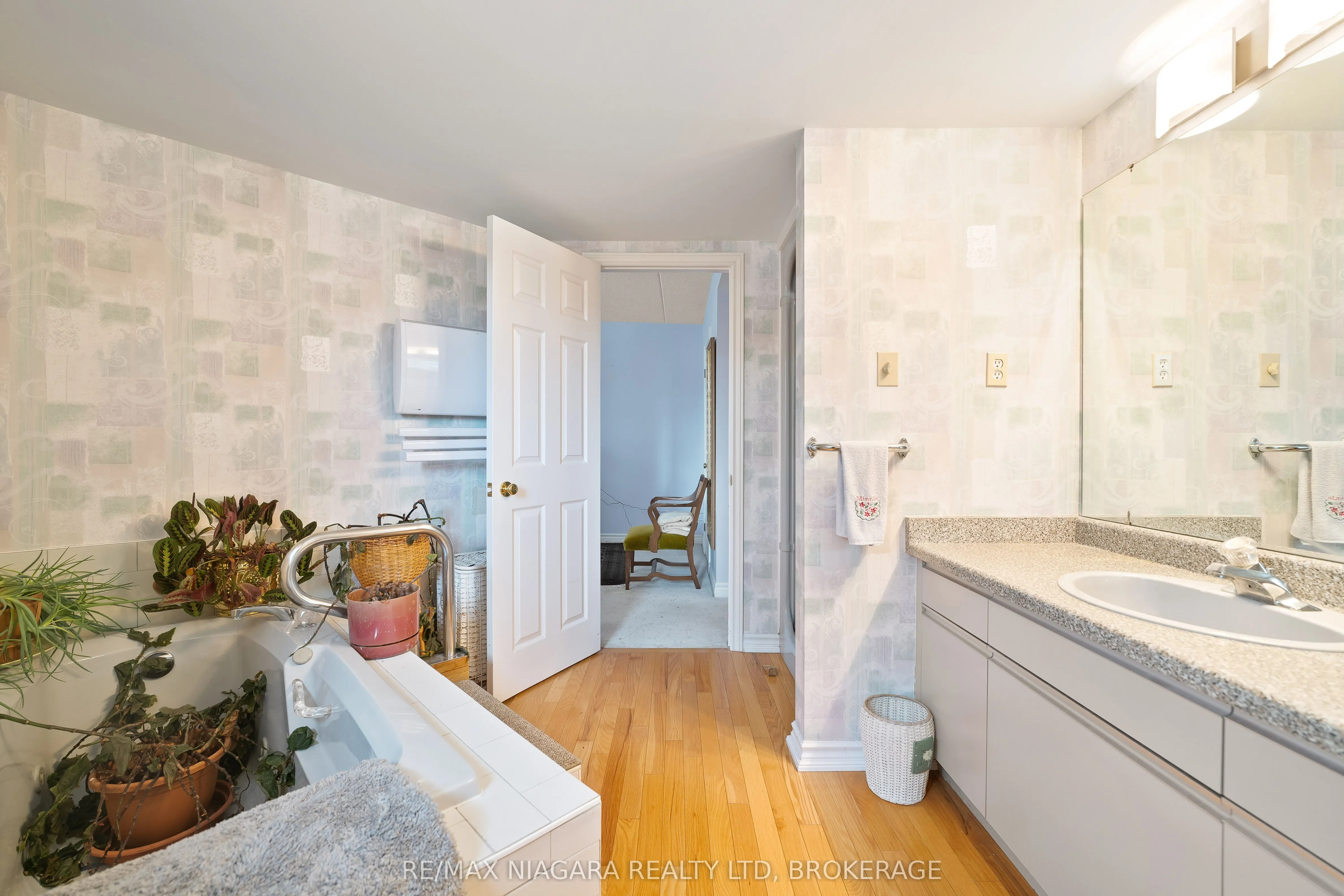 244 Lakeshore Road, #301