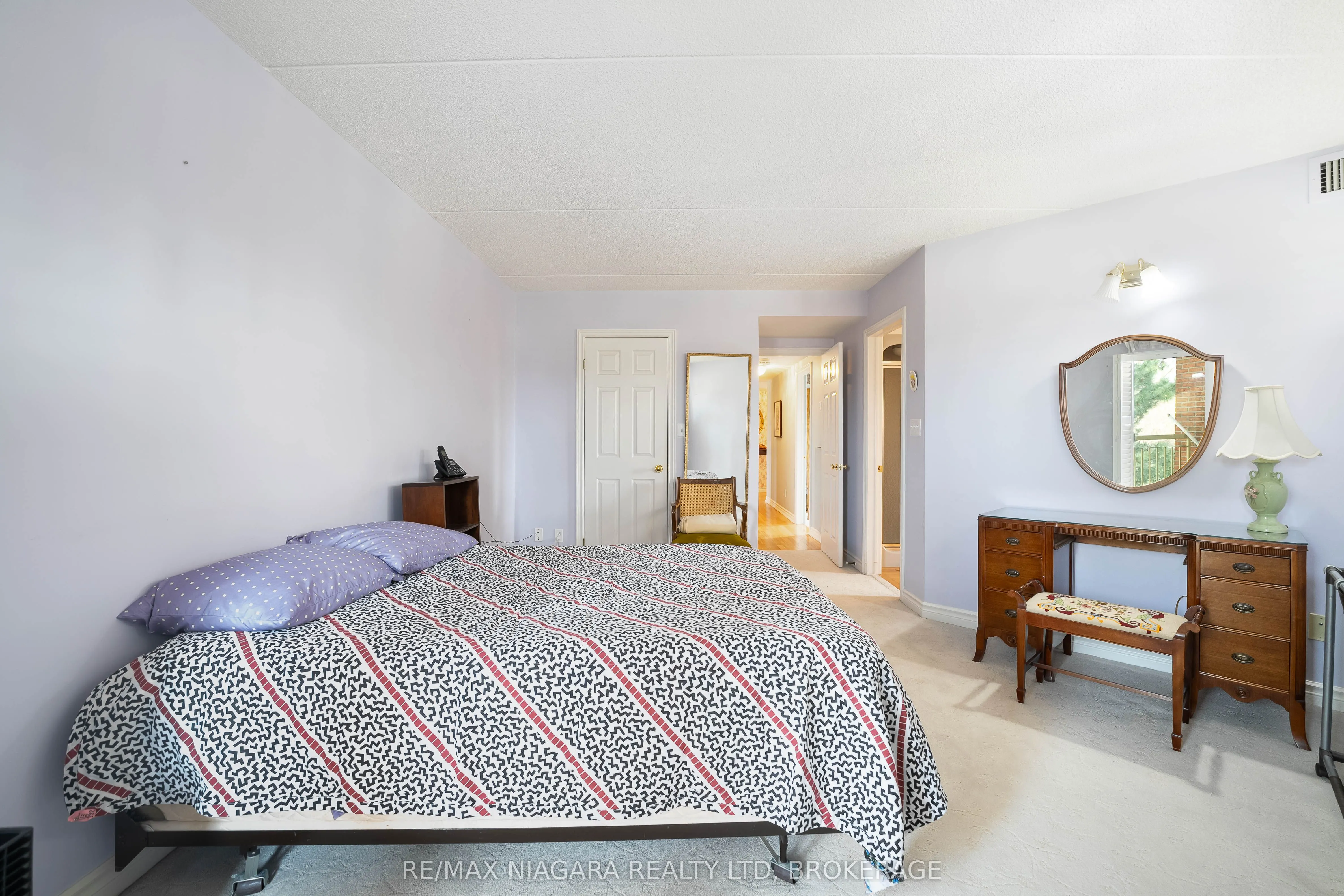 244 Lakeshore Road, #301