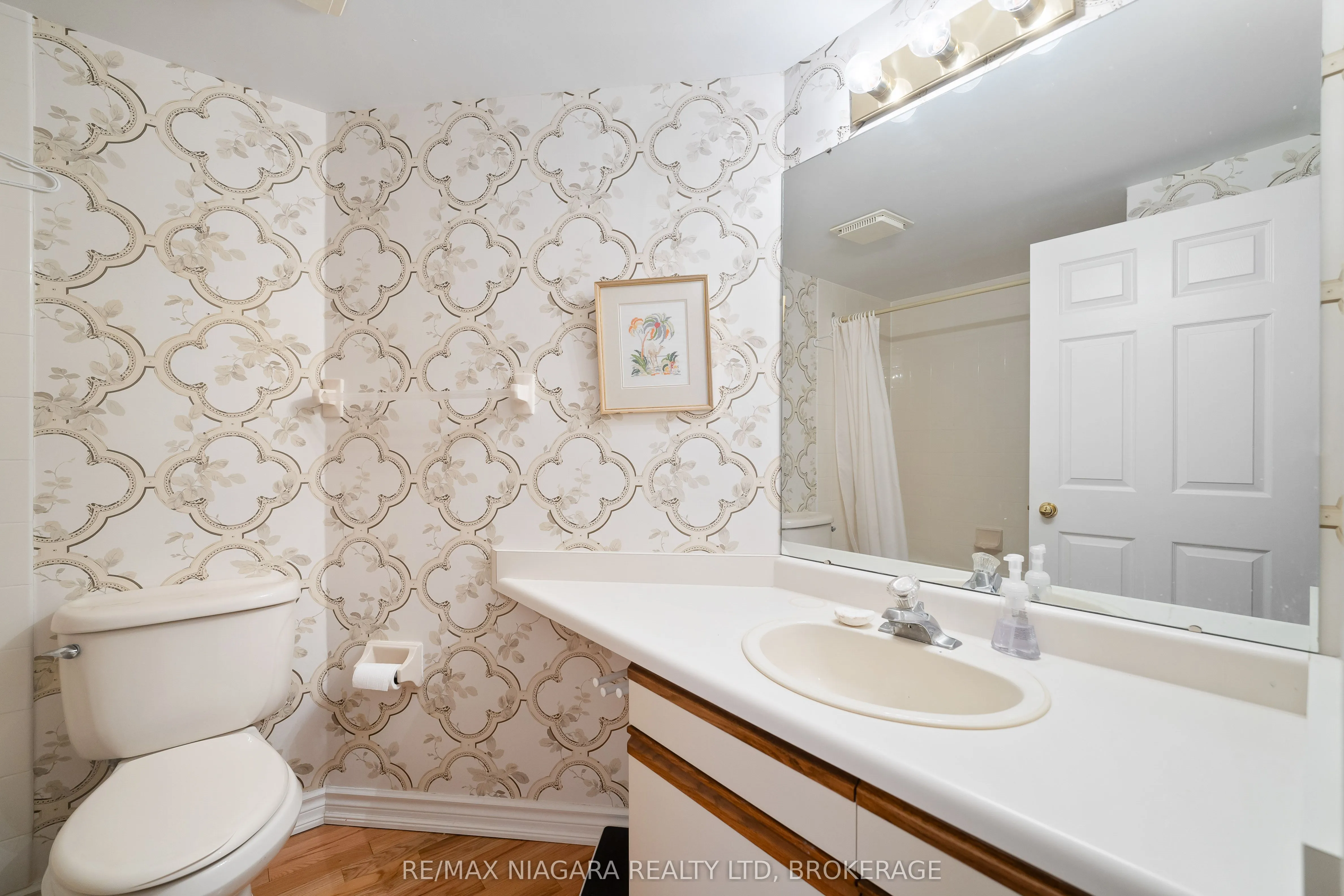 244 Lakeshore Road, #301