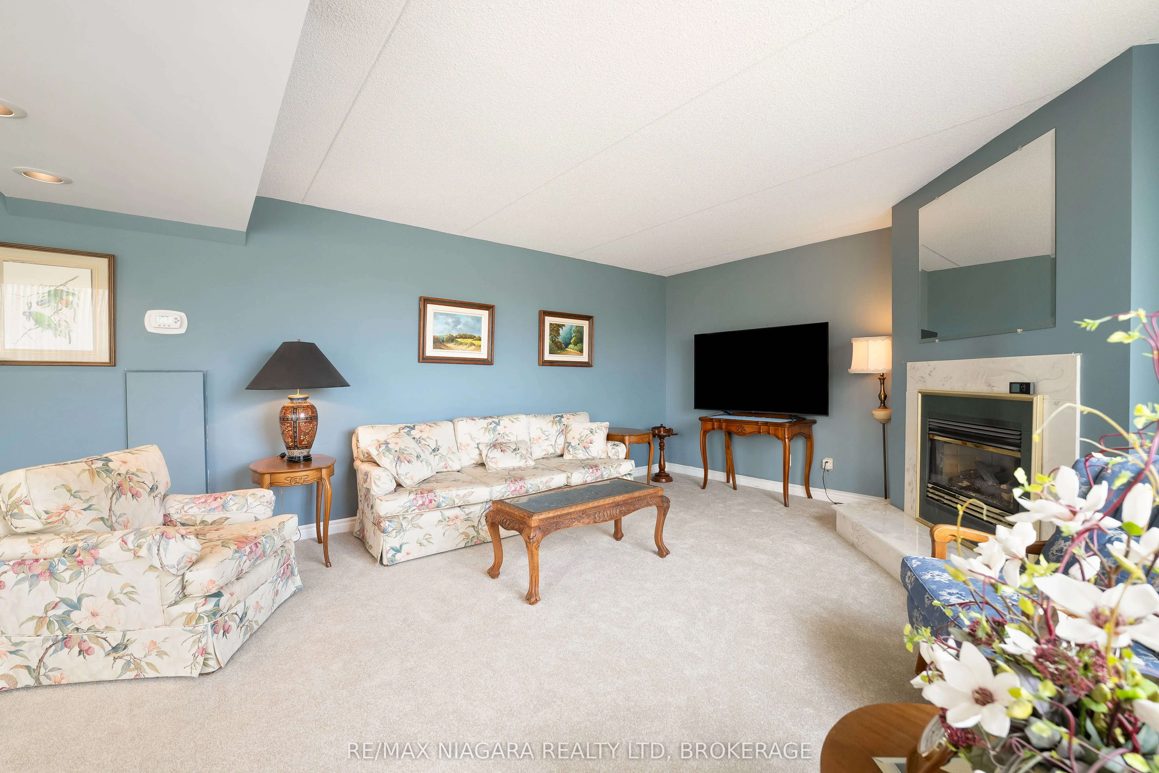 244 Lakeshore Road, #301