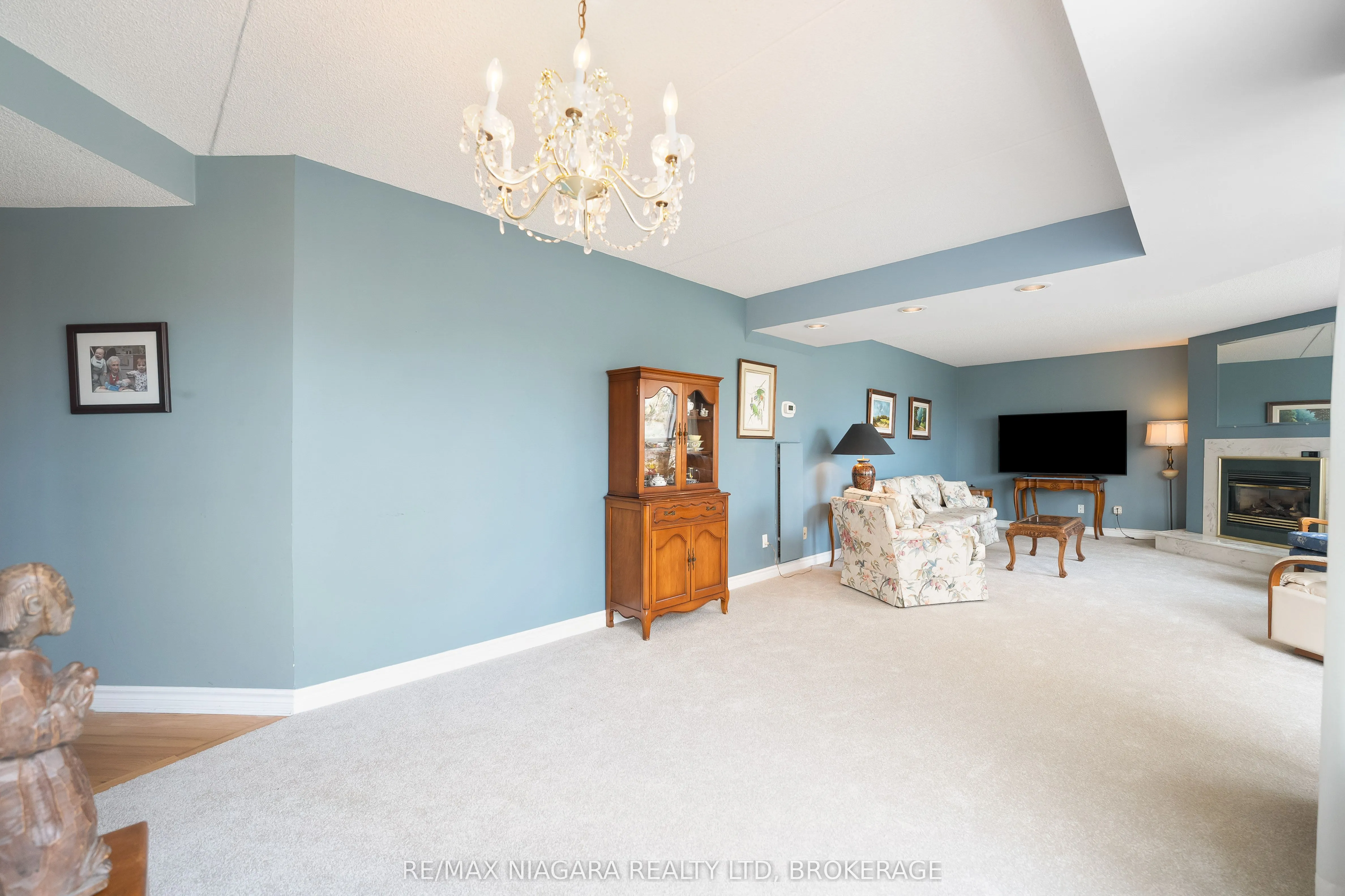 244 Lakeshore Road, #301
