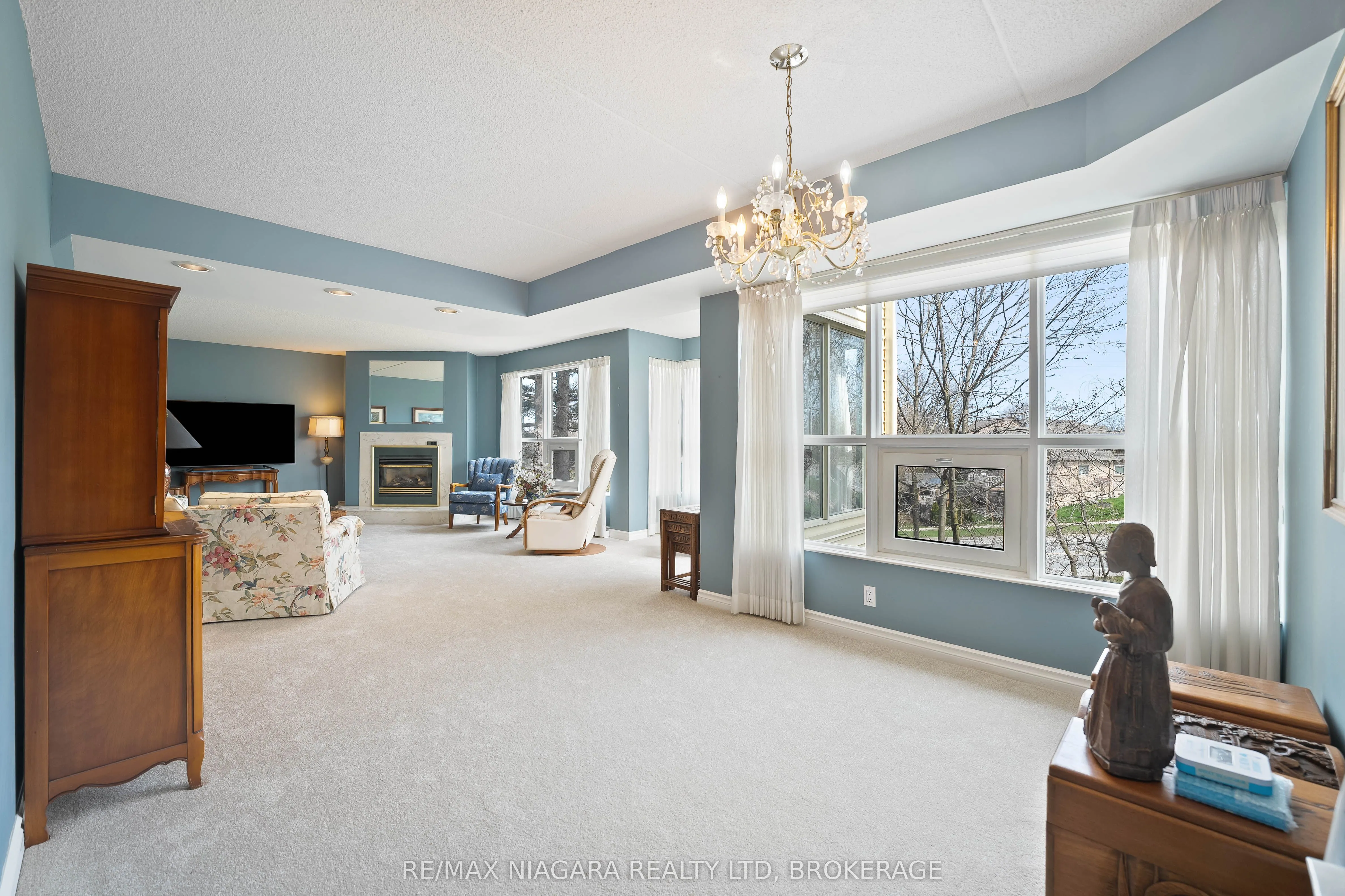 244 Lakeshore Road, #301