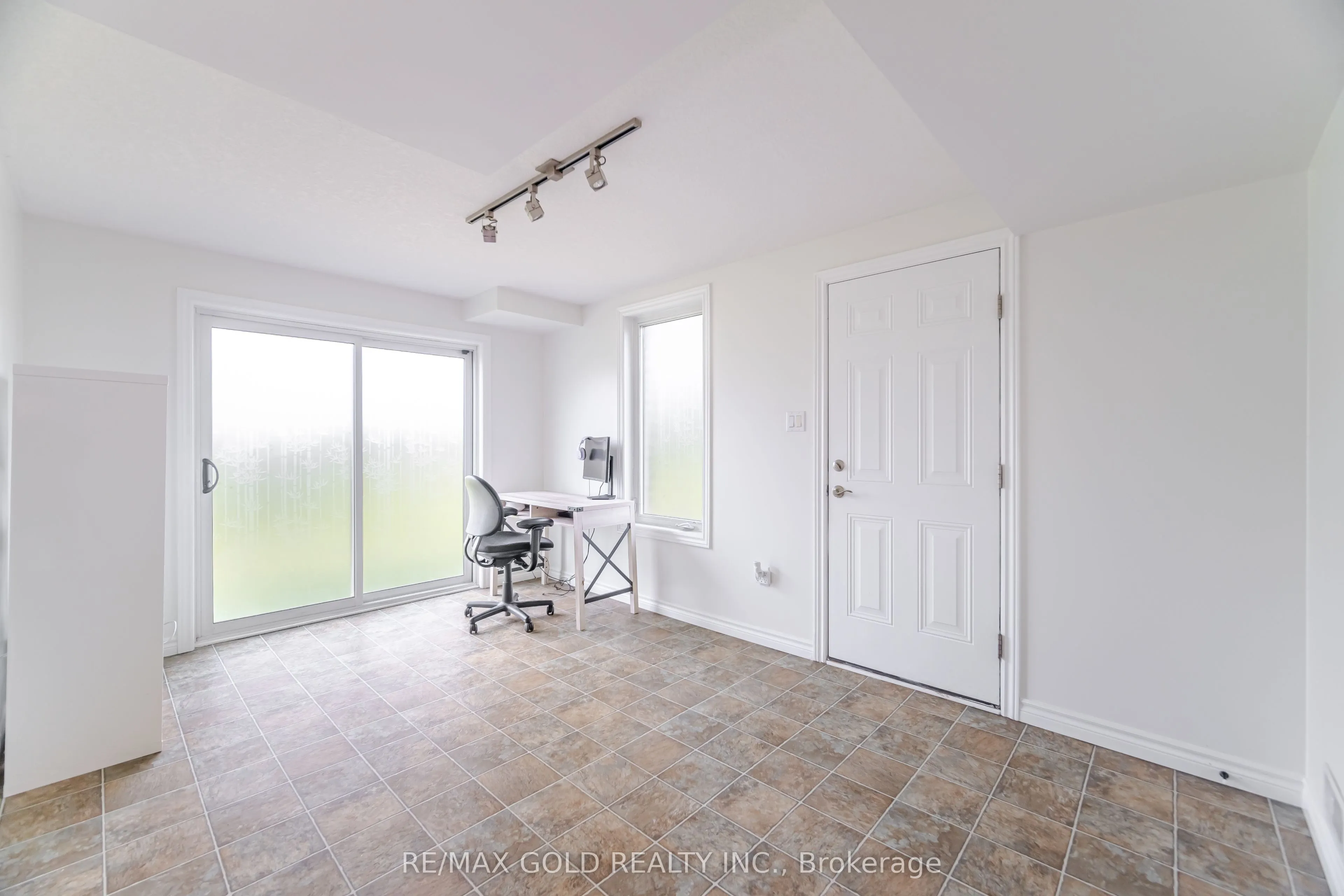 224 Skyline Avenue
