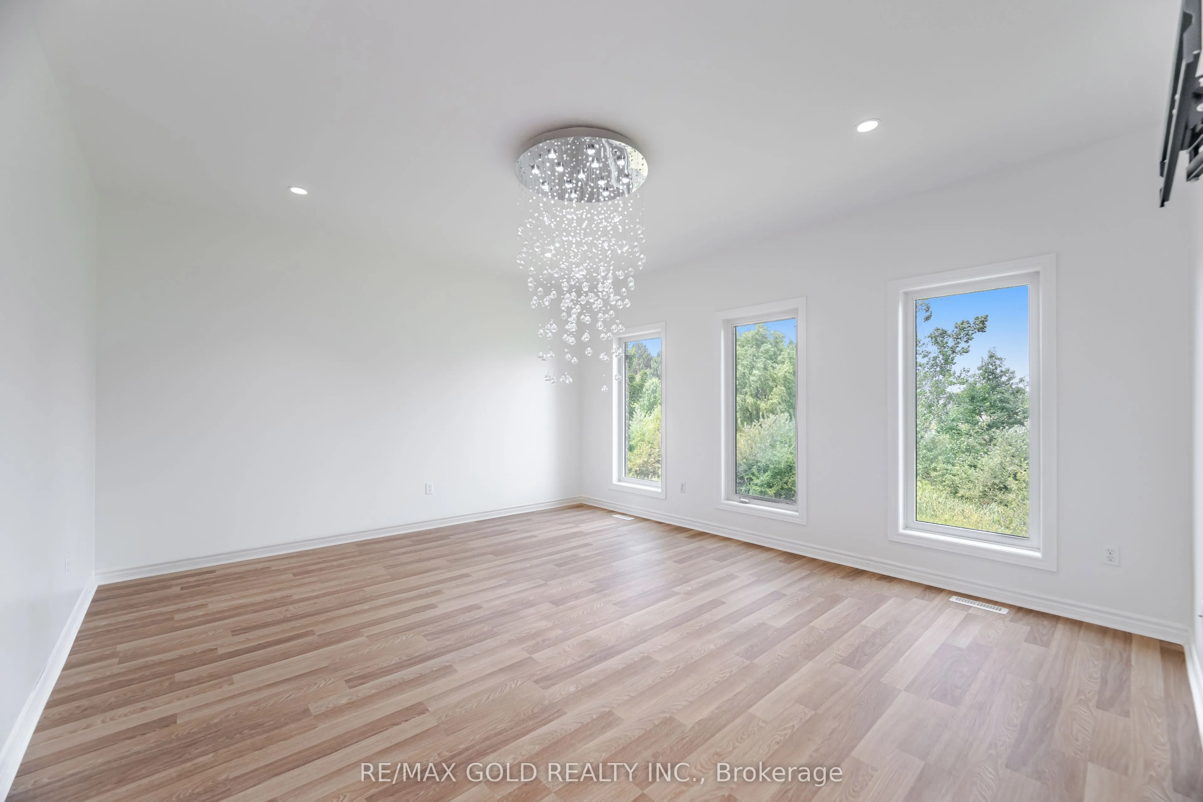 224 Skyline Avenue