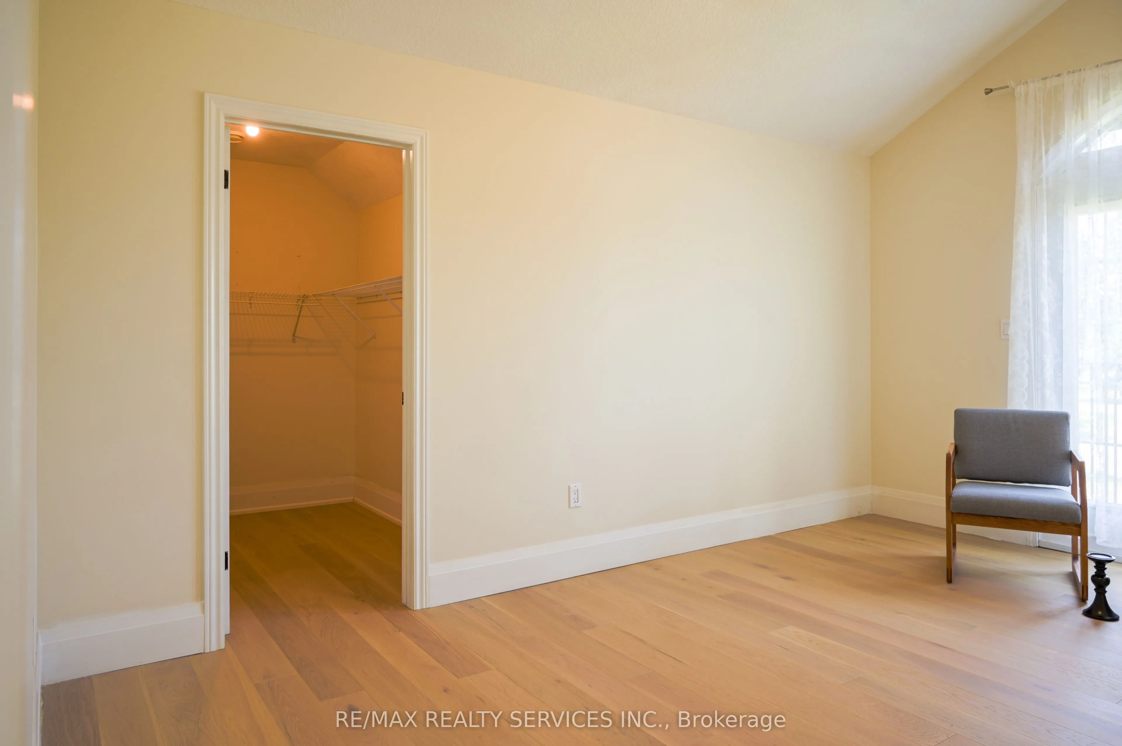 214&218 Maple Avenue S