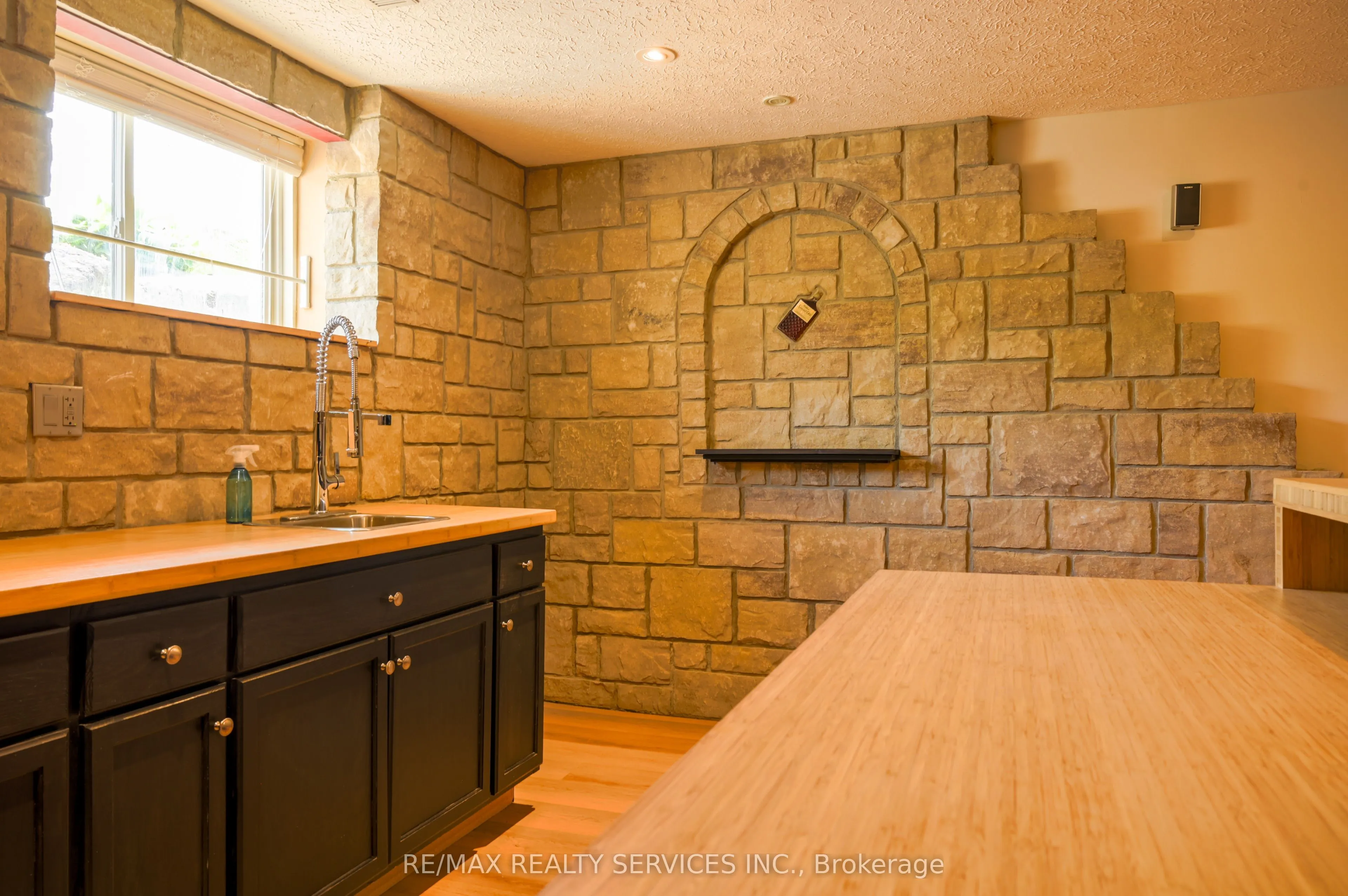 214&218 Maple Avenue S