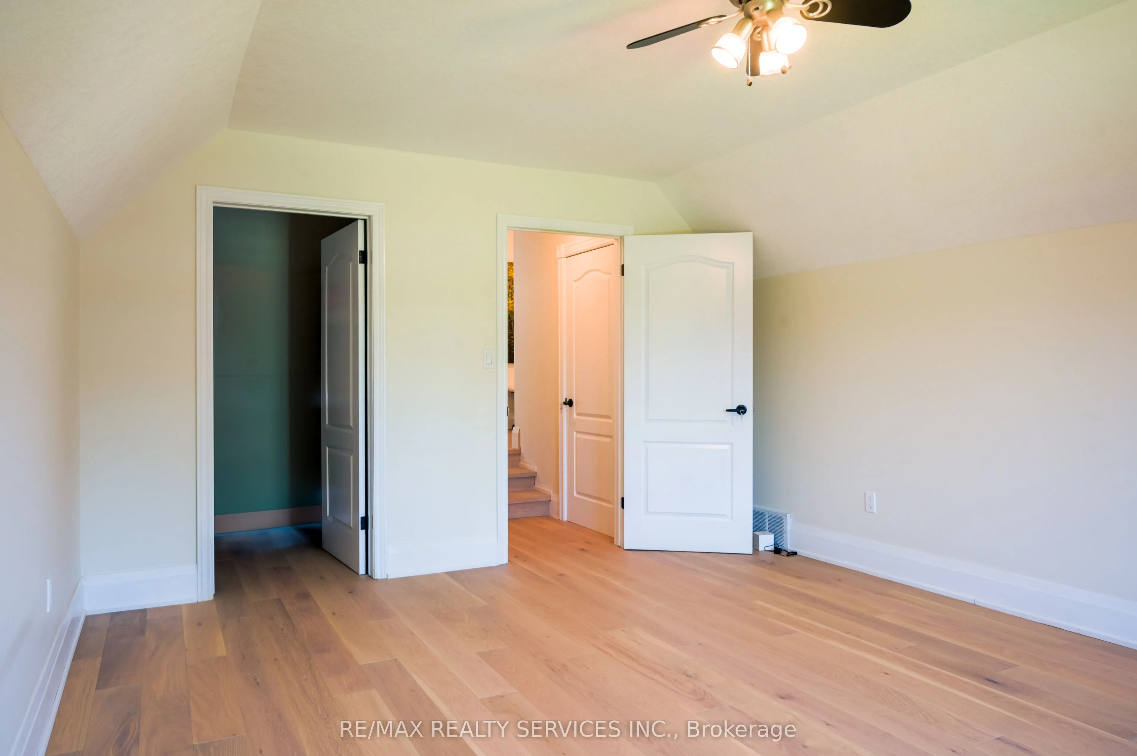 214&218 Maple Avenue S