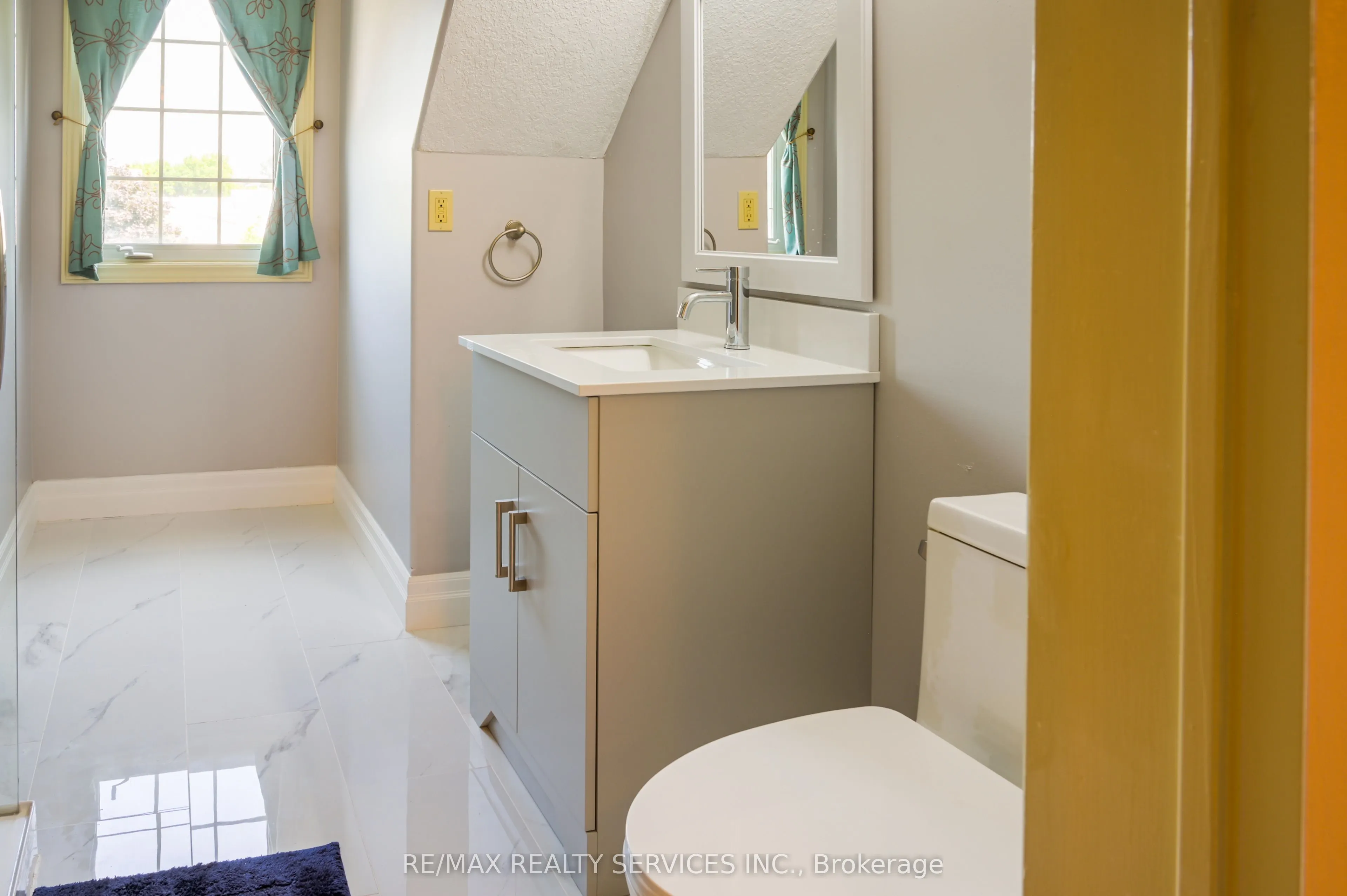 214&218 Maple Avenue S