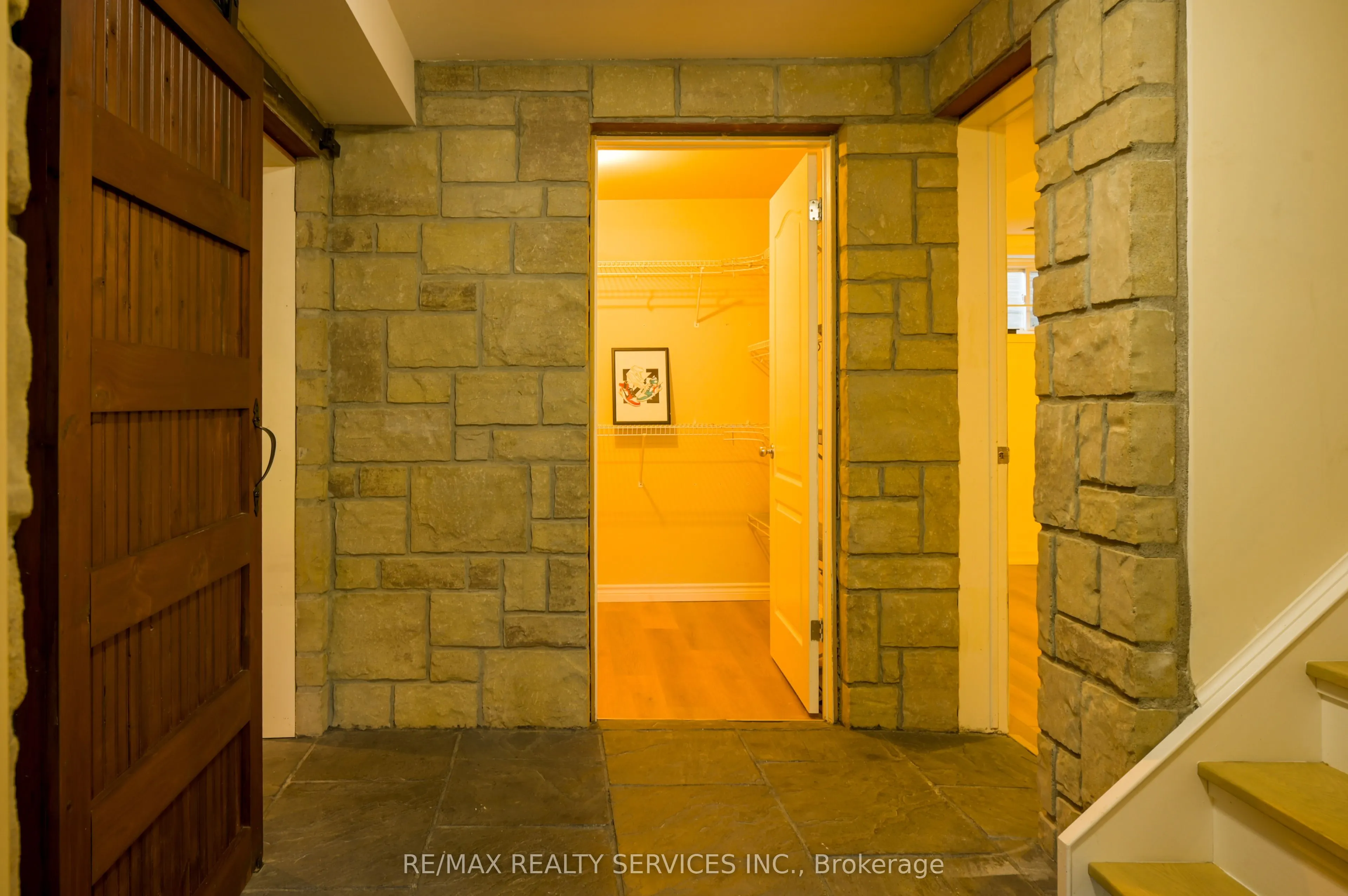 214&218 Maple Avenue S