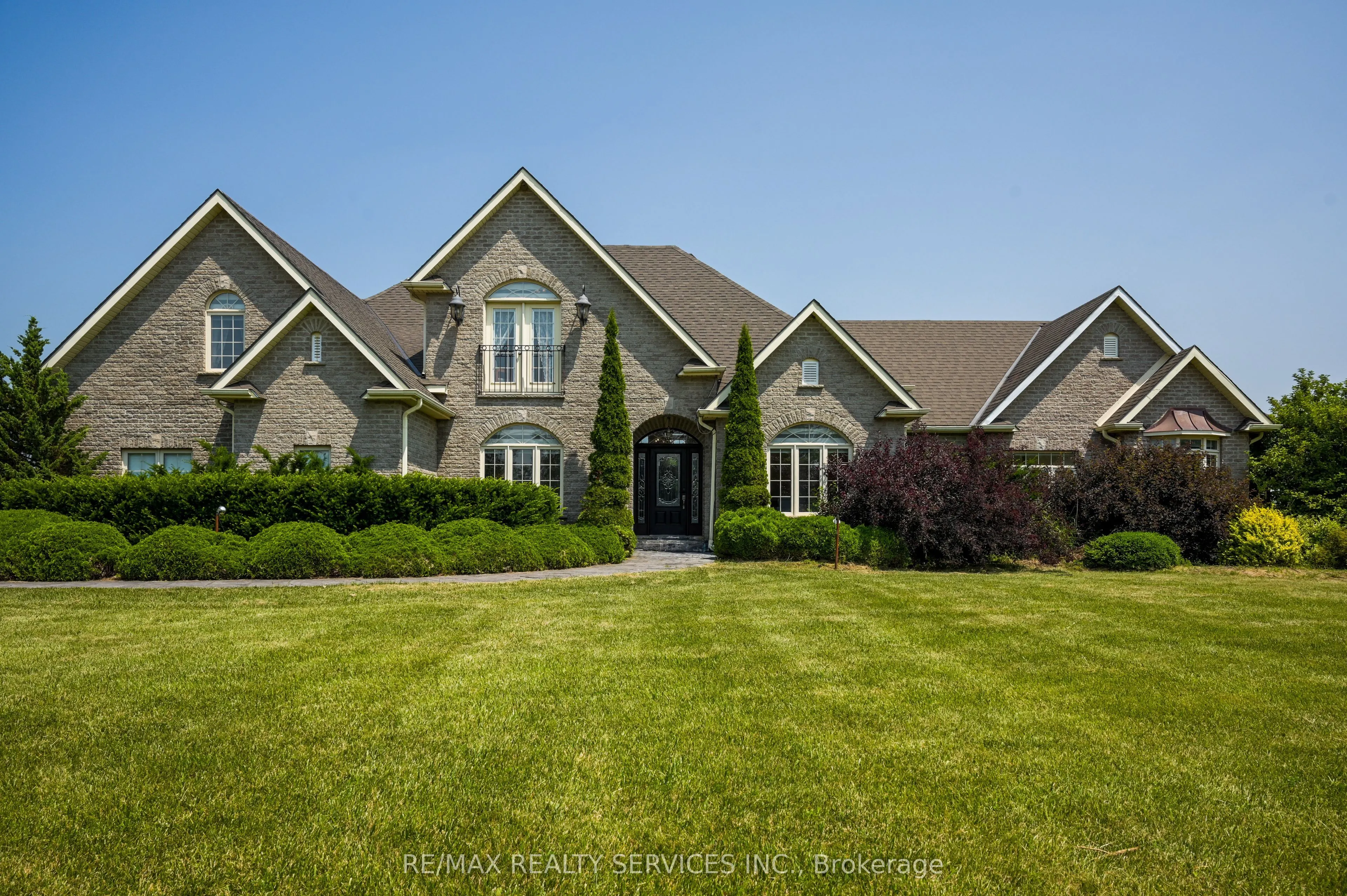 214&218 Maple Avenue S