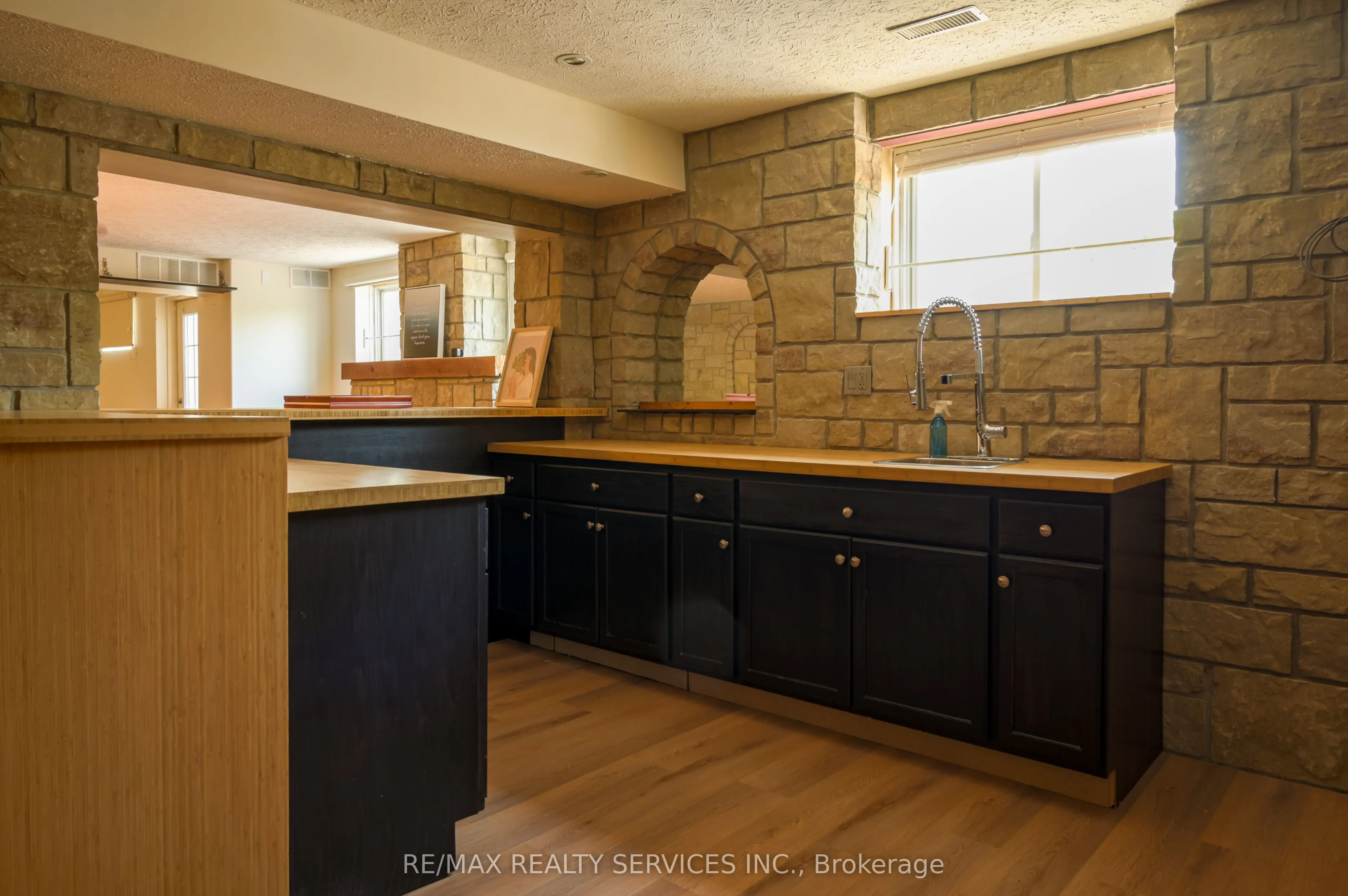 214&218 Maple Avenue S