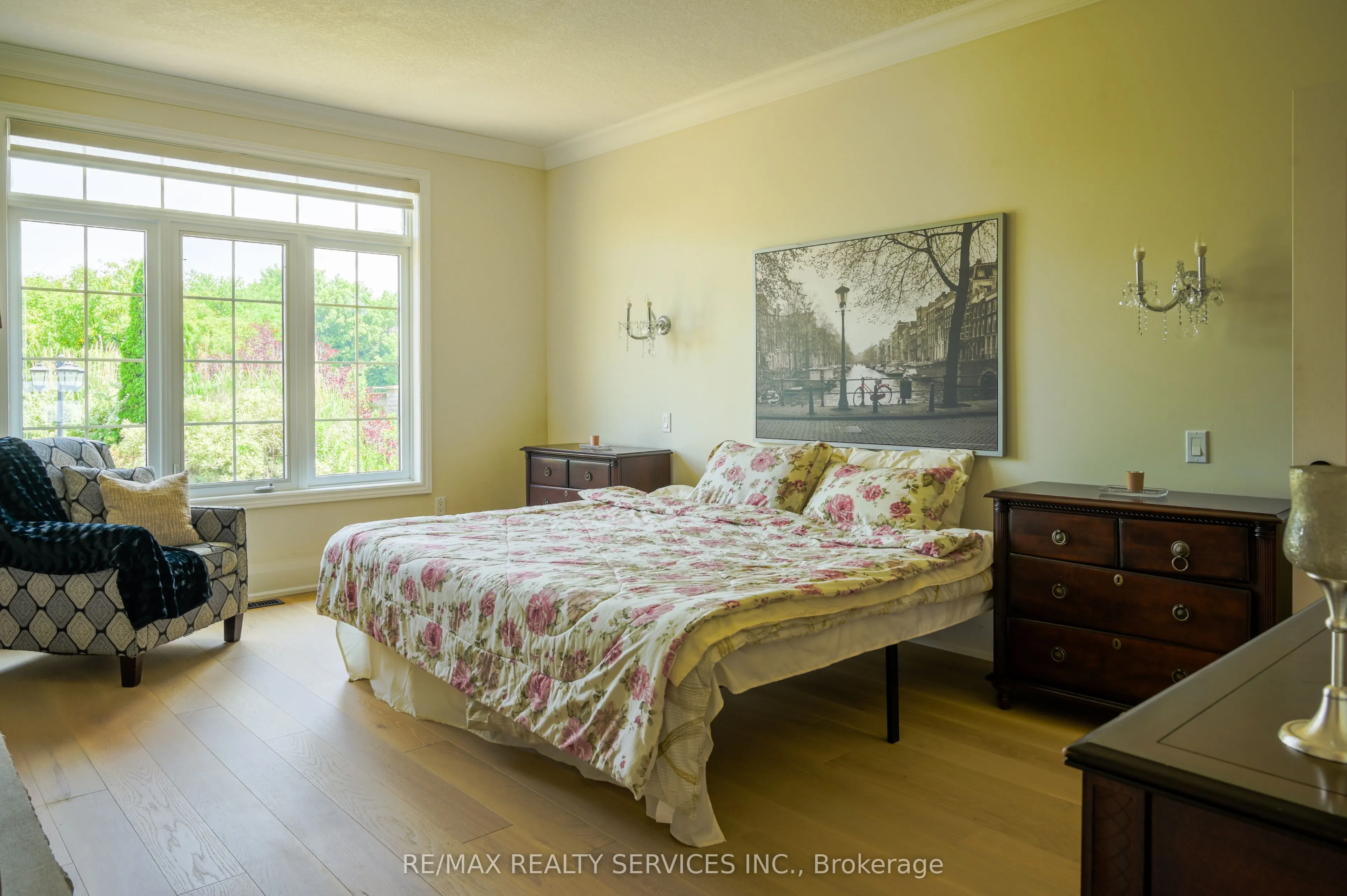 214&218 Maple Avenue S
