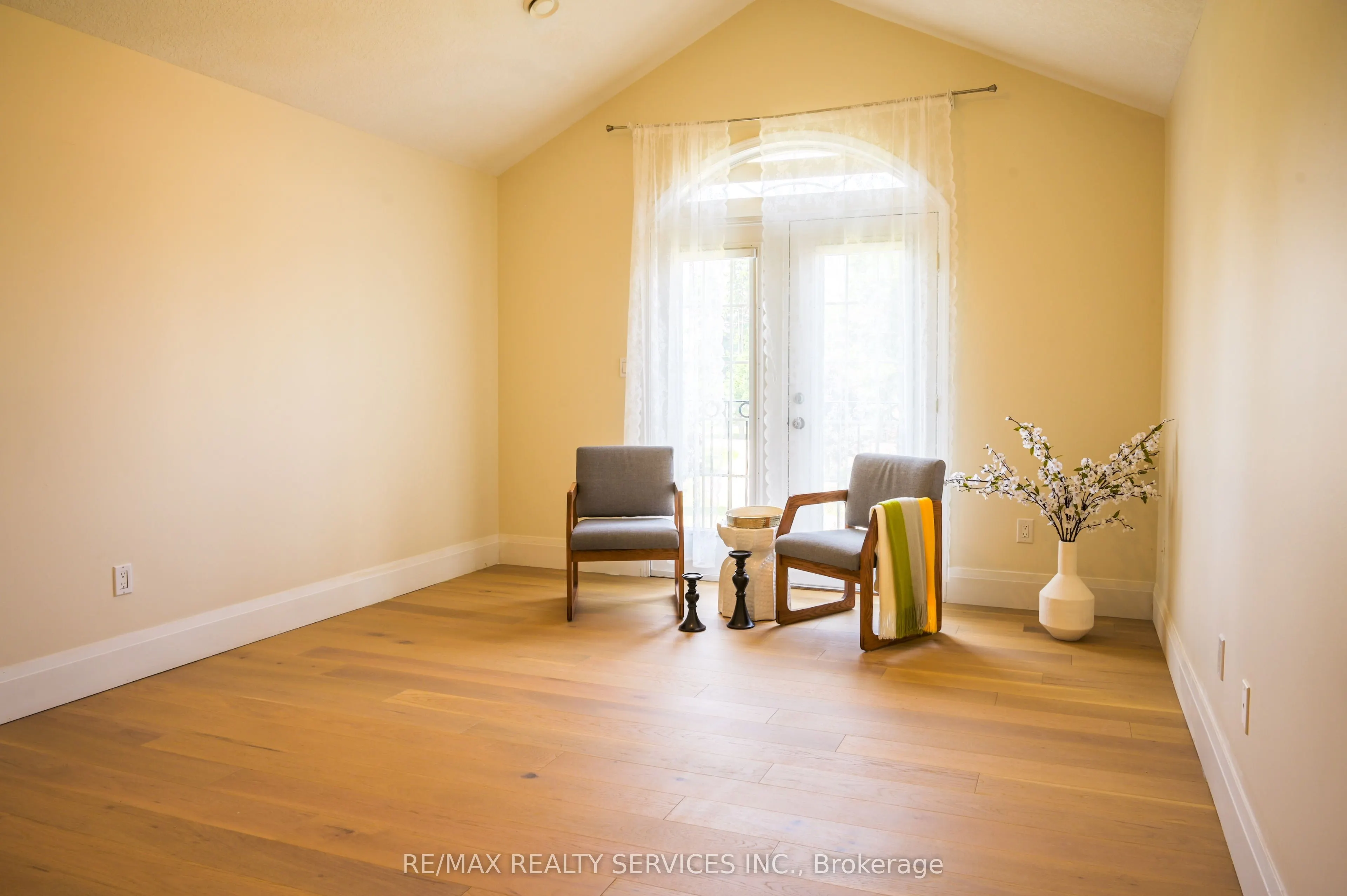 214&218 Maple Avenue S