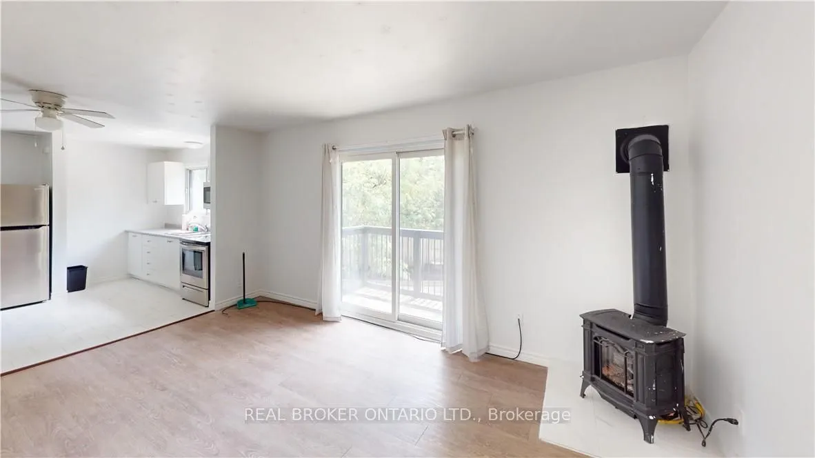 416 Lancaster Street W