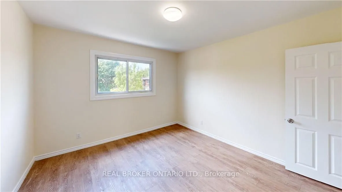 416 Lancaster Street W