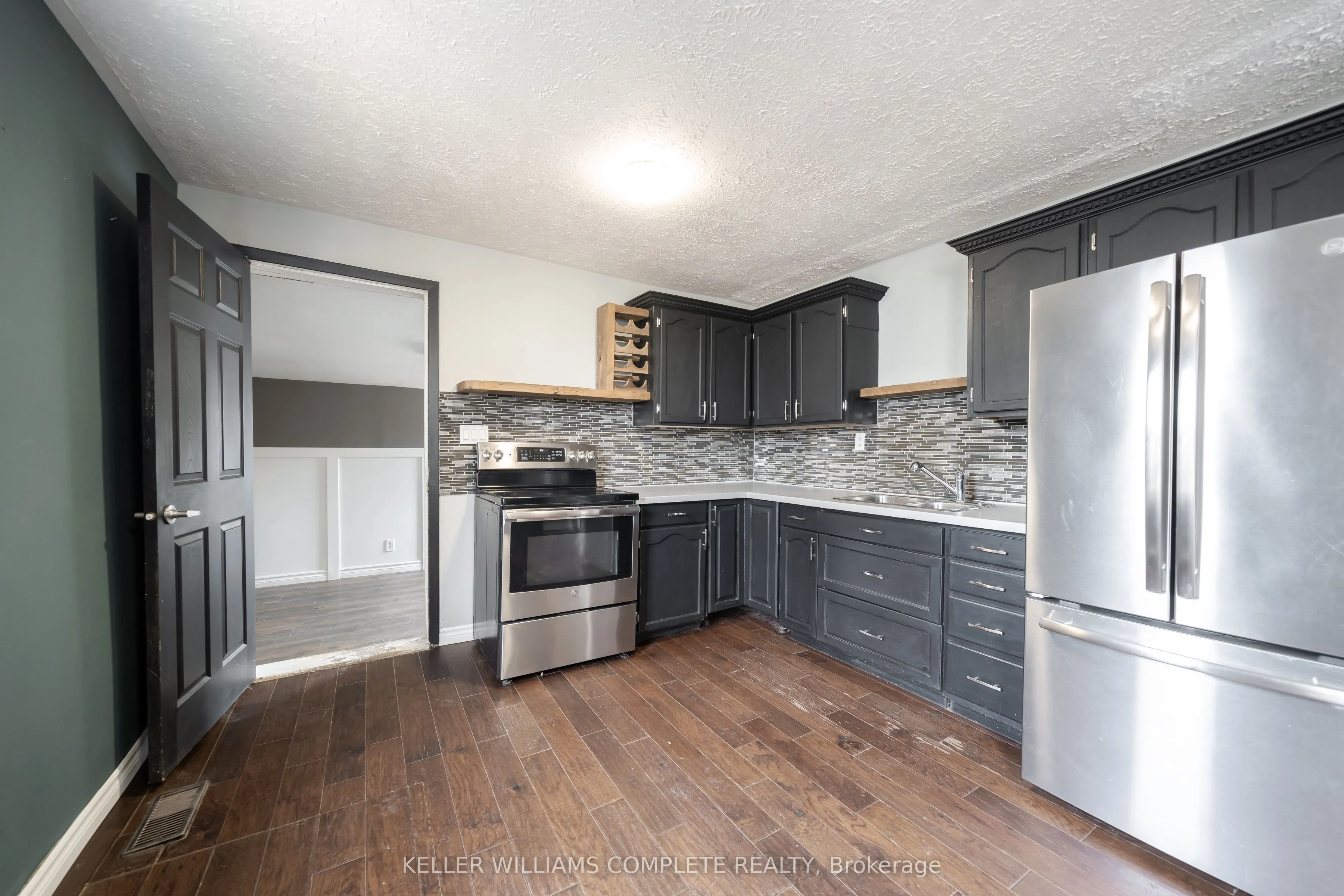 21 Renfrew Street E
