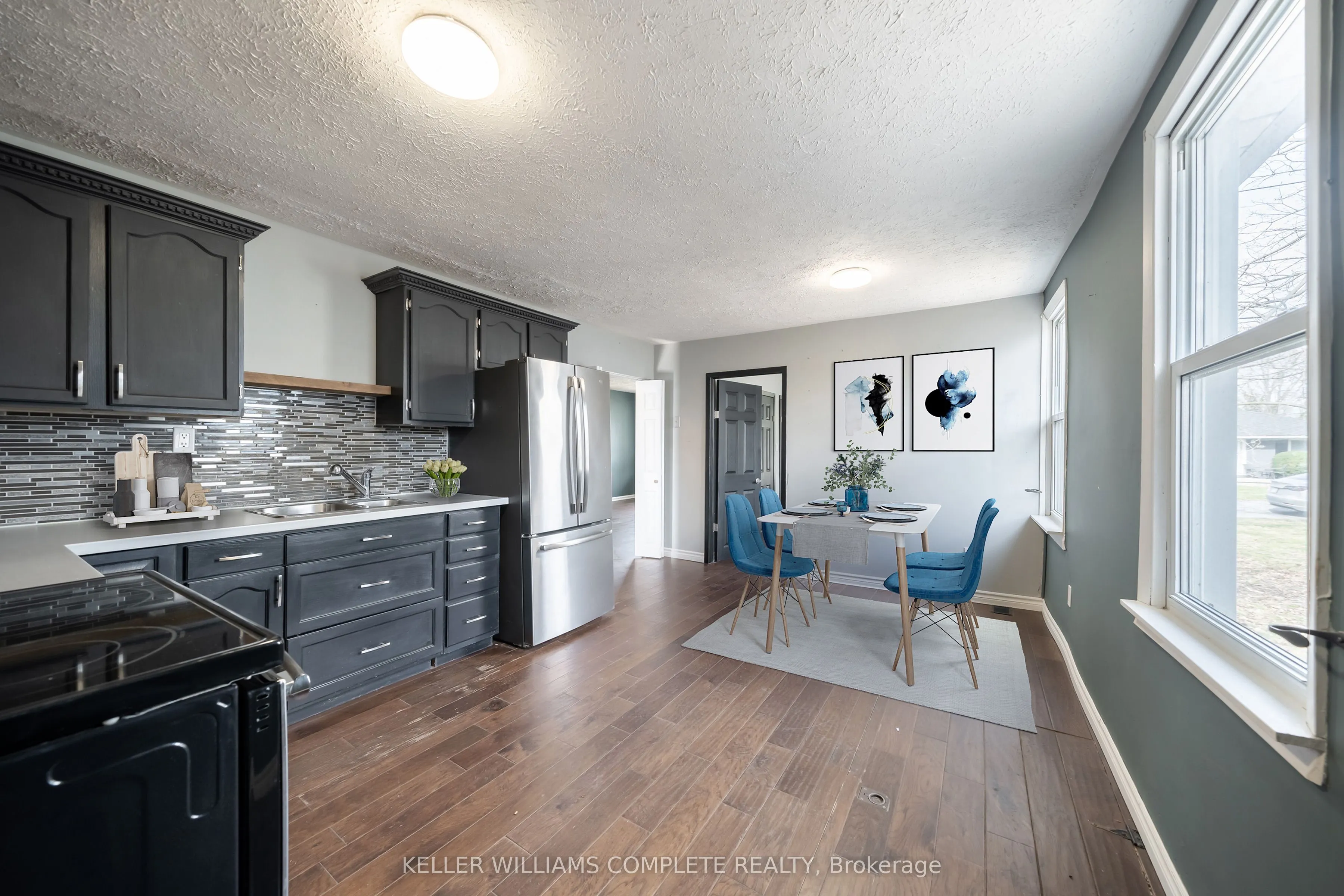 21 Renfrew Street E