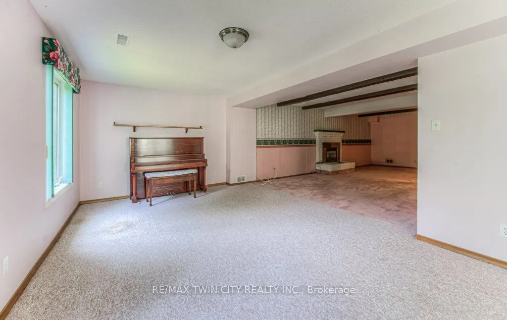 38 Charnwood Court N