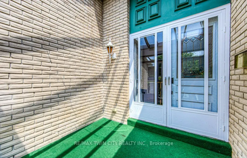 38 Charnwood Court N