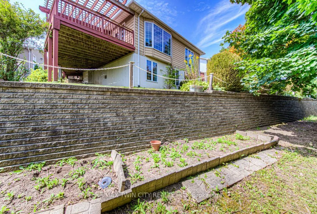38 Charnwood Court N