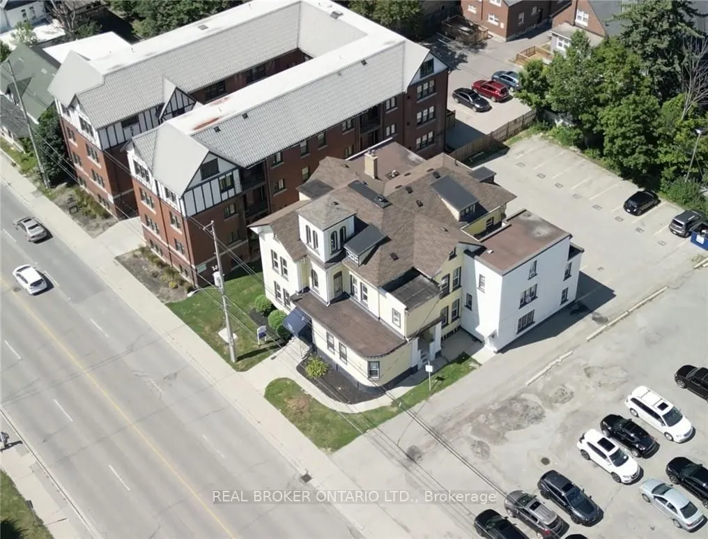 44 Weber Street W