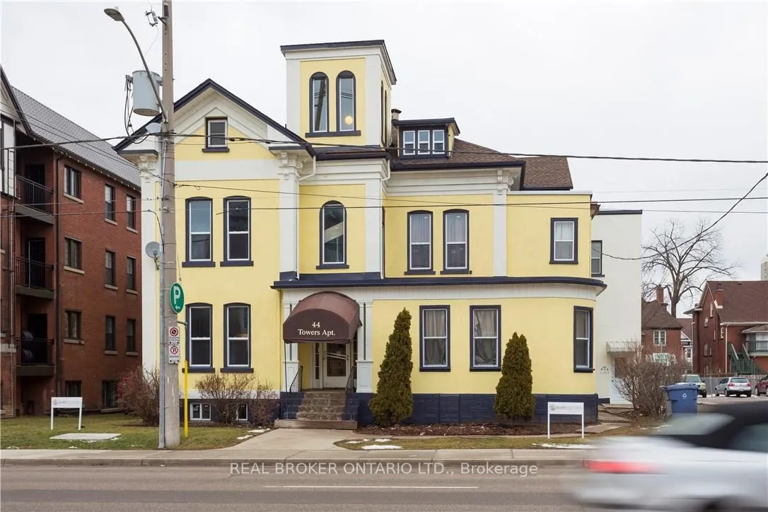 44 Weber Street W