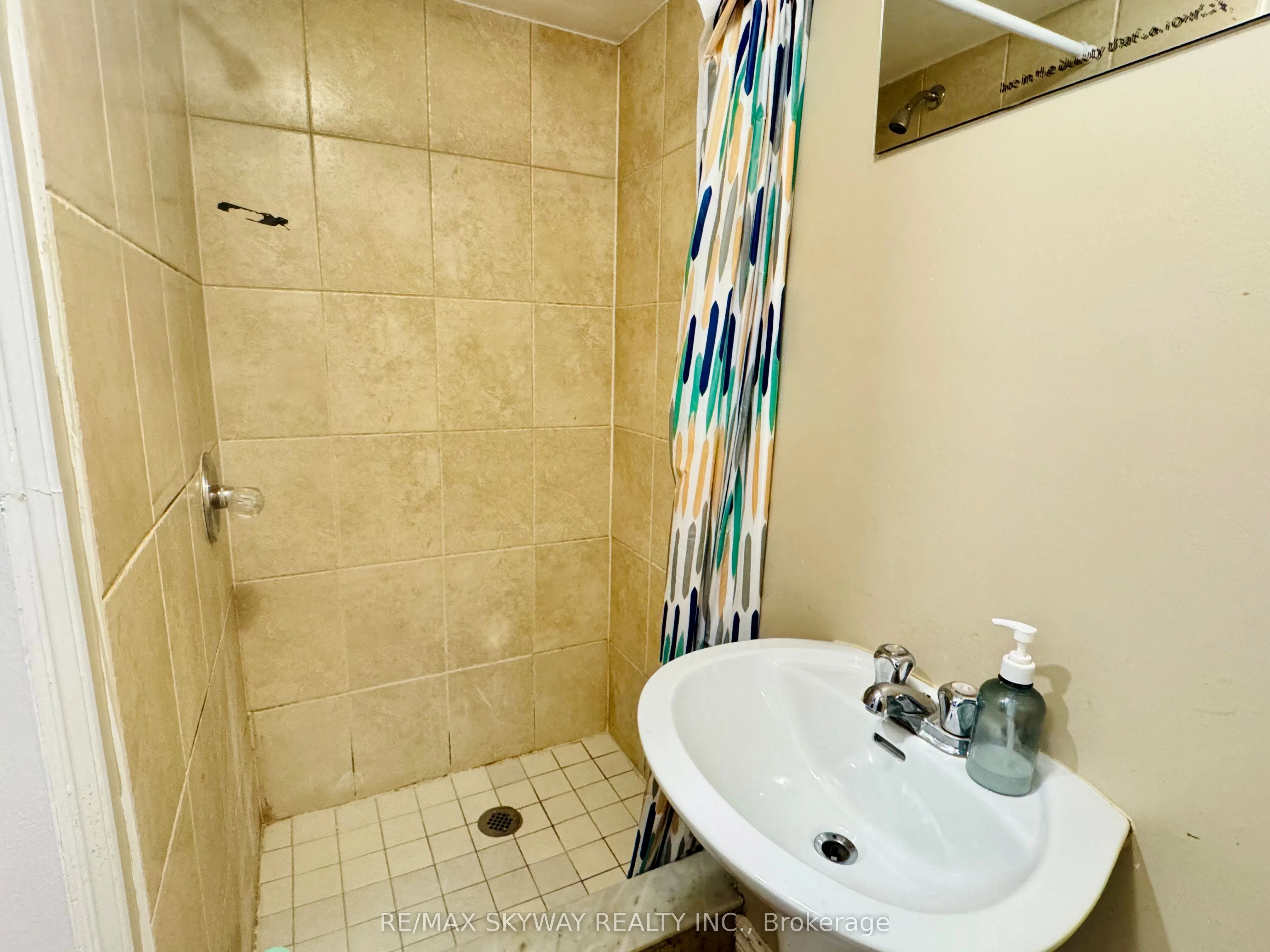 294 Fergus Avenue, #1