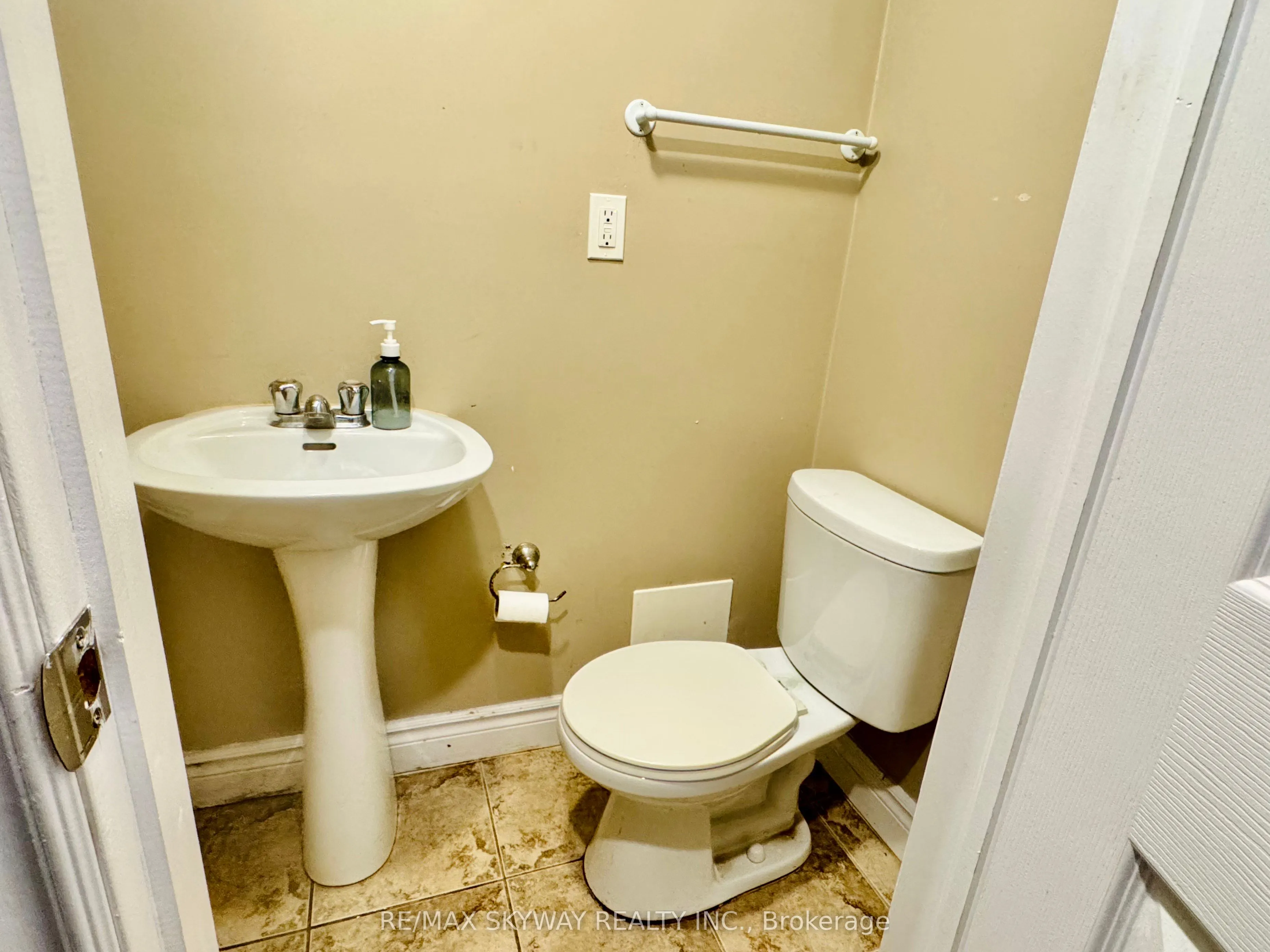 294 Fergus Avenue, #1