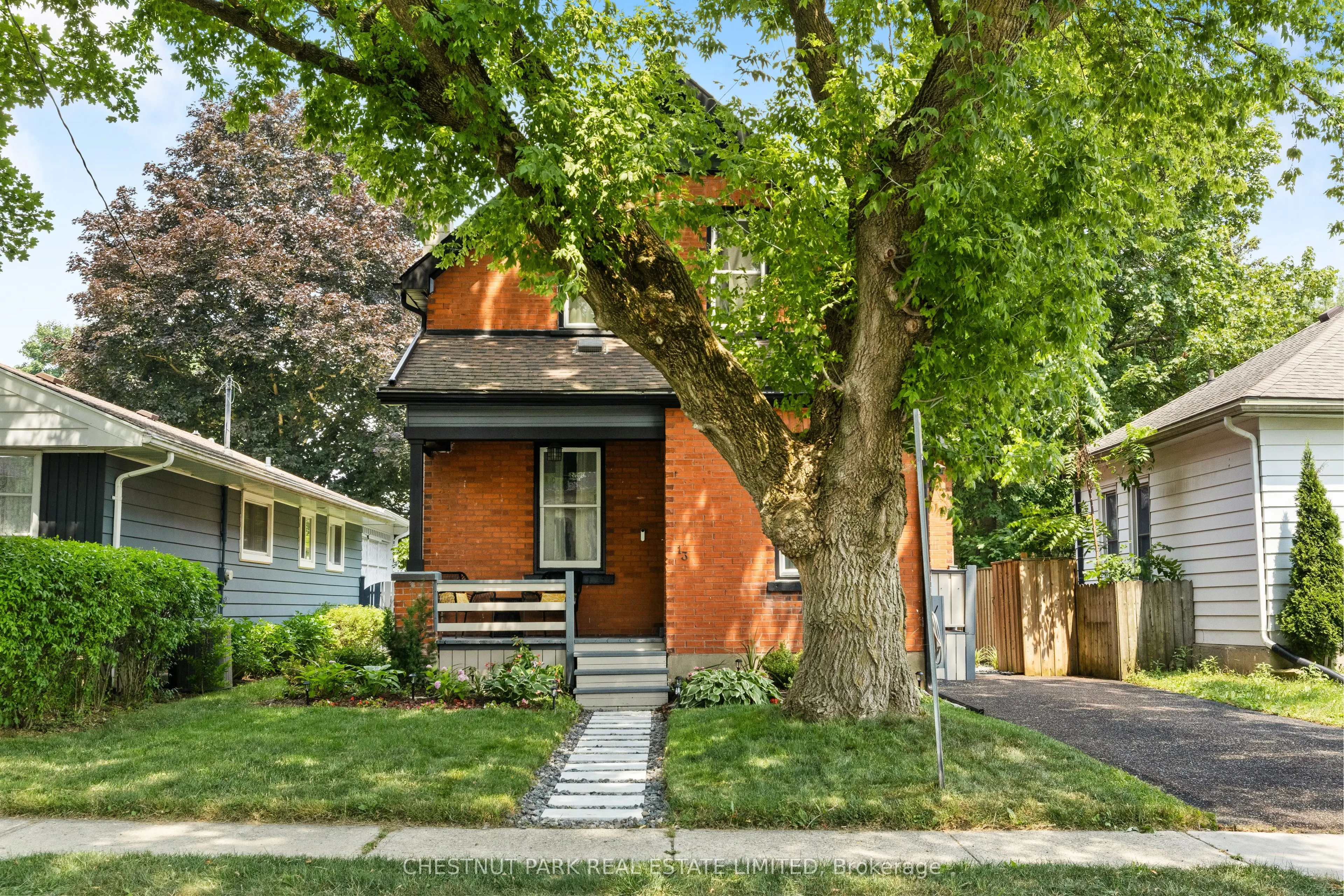 13 Princess Street W