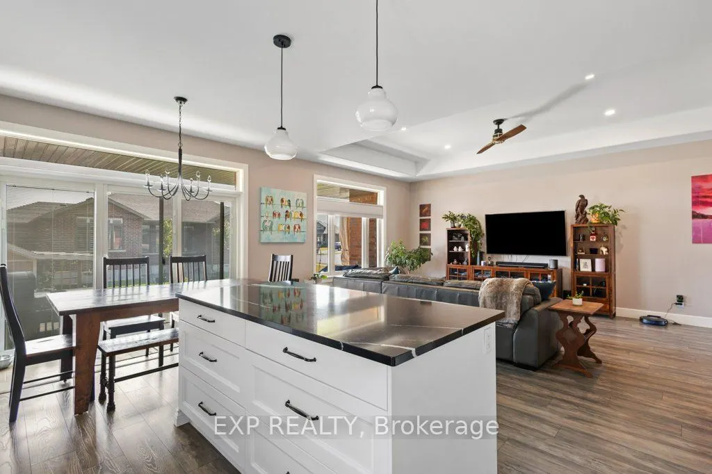 83 Essex Drive N