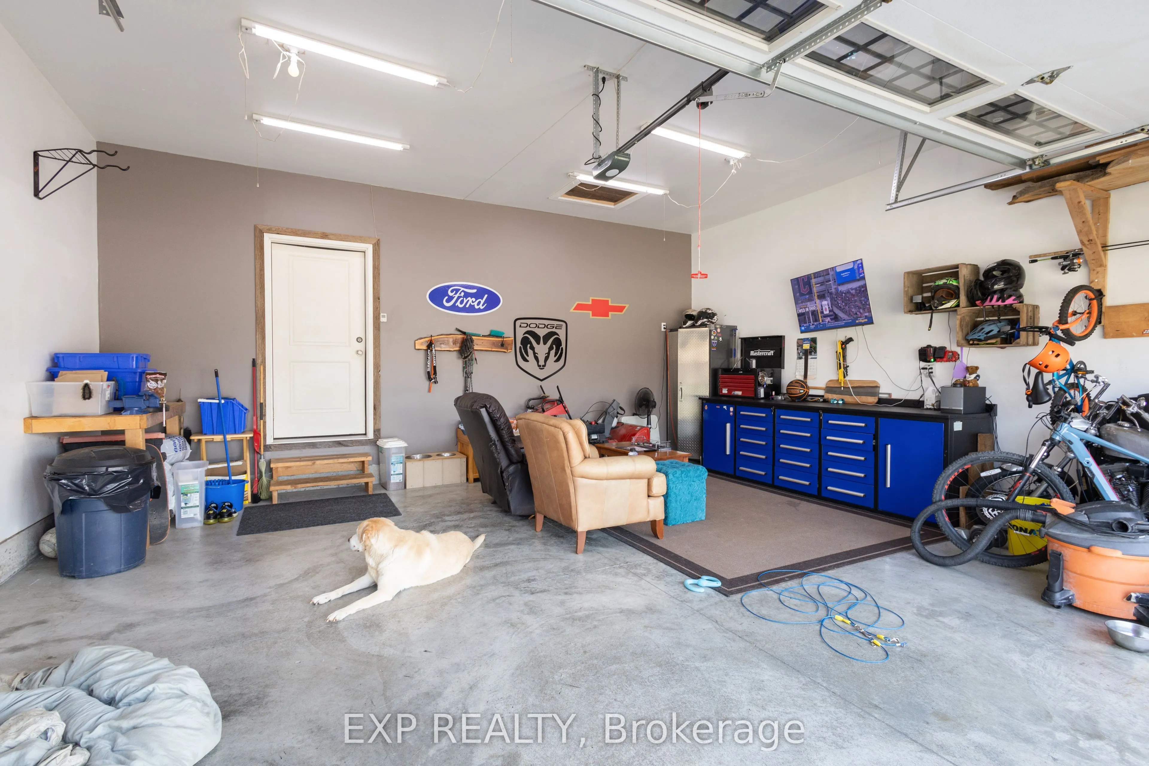 83 Essex Drive N