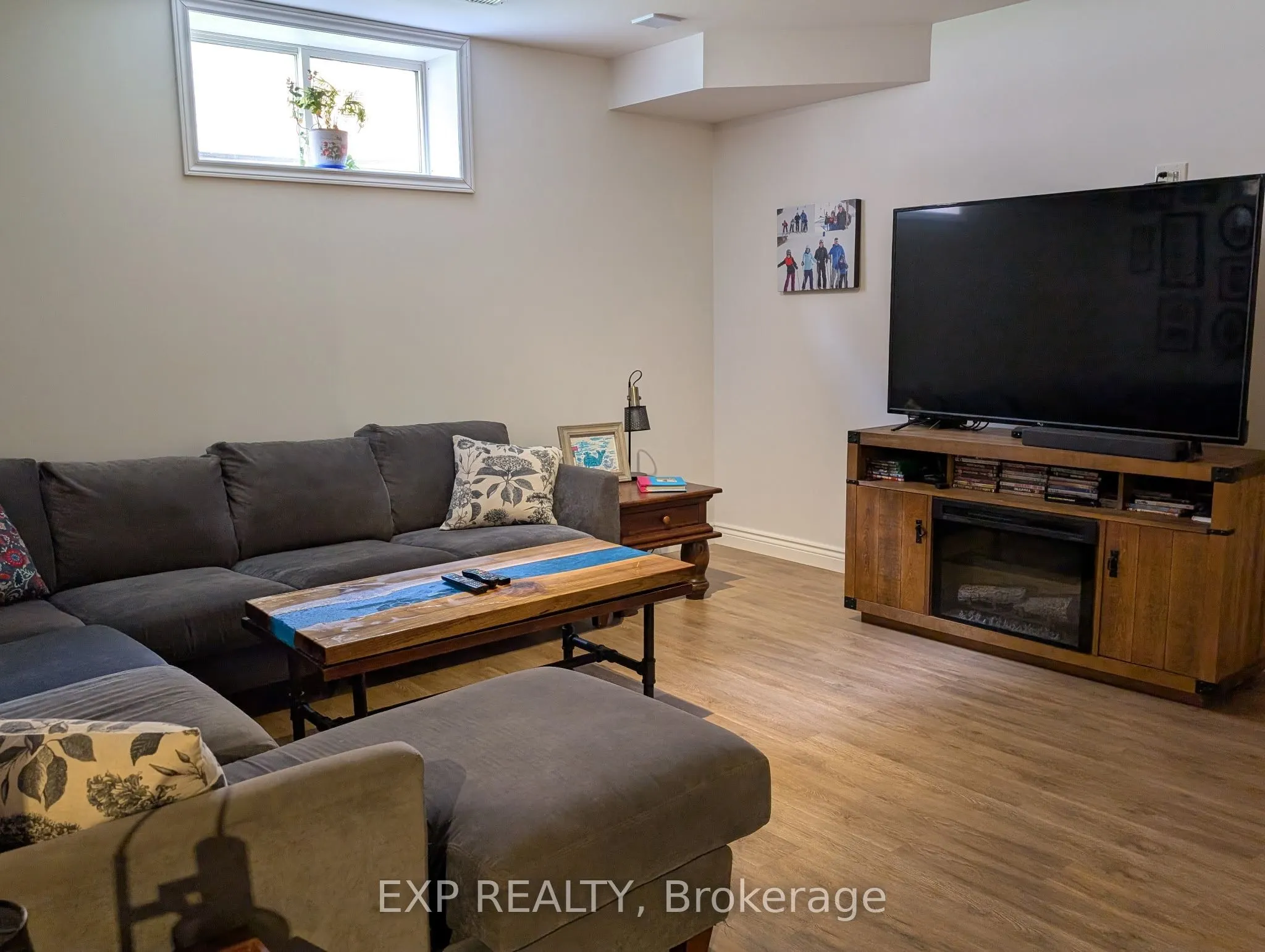 83 Essex Drive N