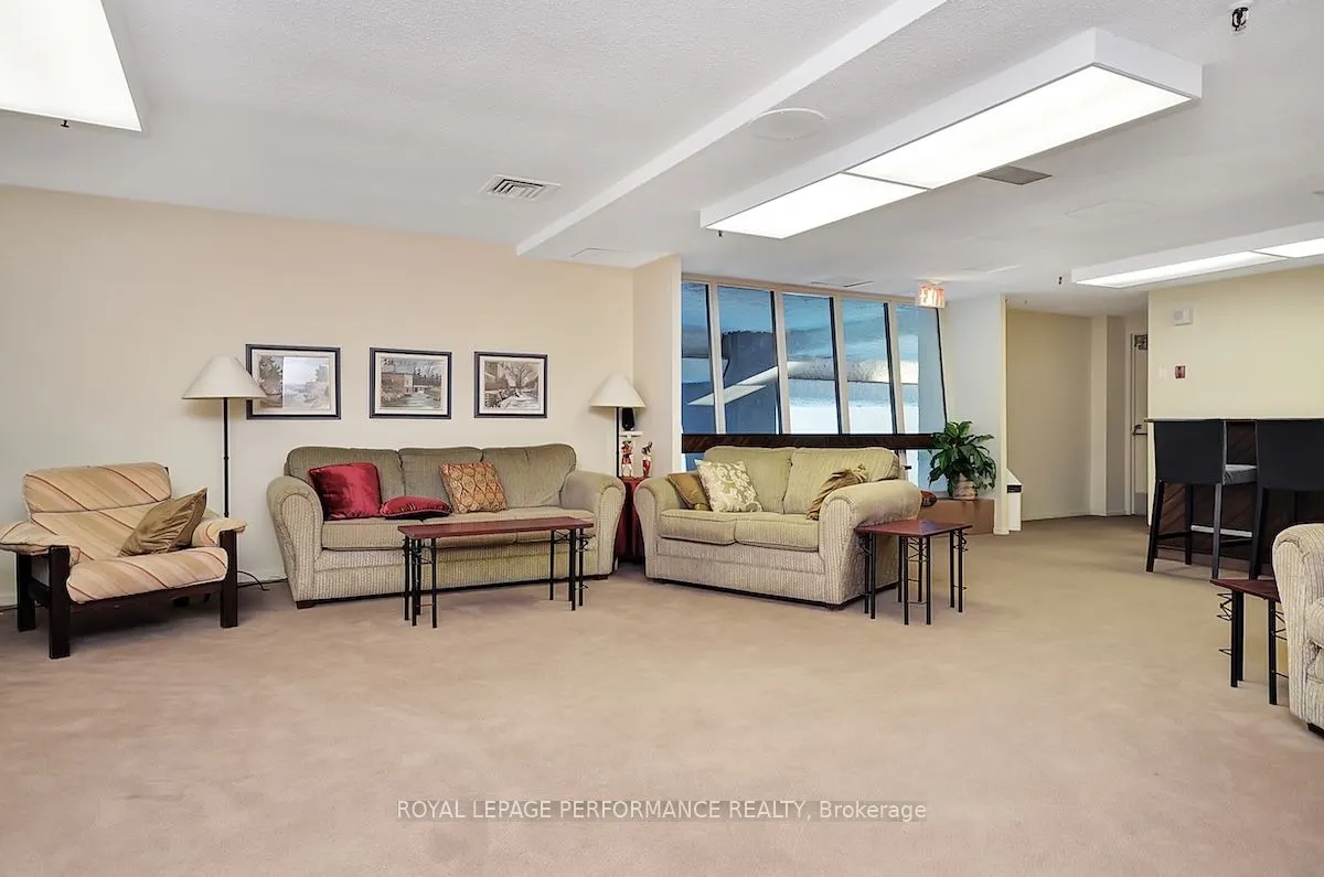 415 Greenview Avenue, #404