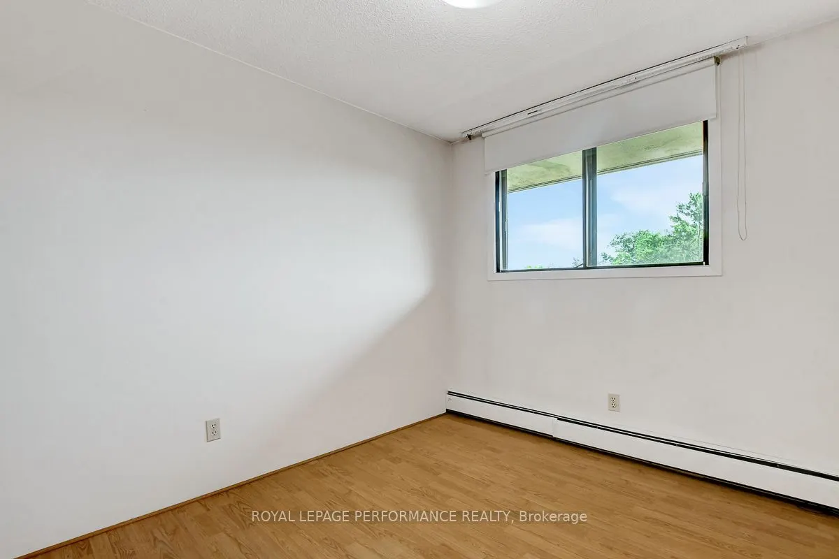 415 Greenview Avenue, #404