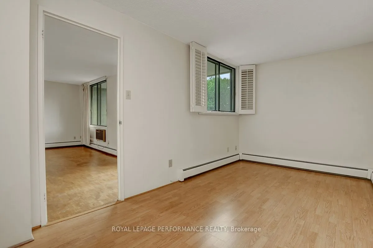 415 Greenview Avenue, #404