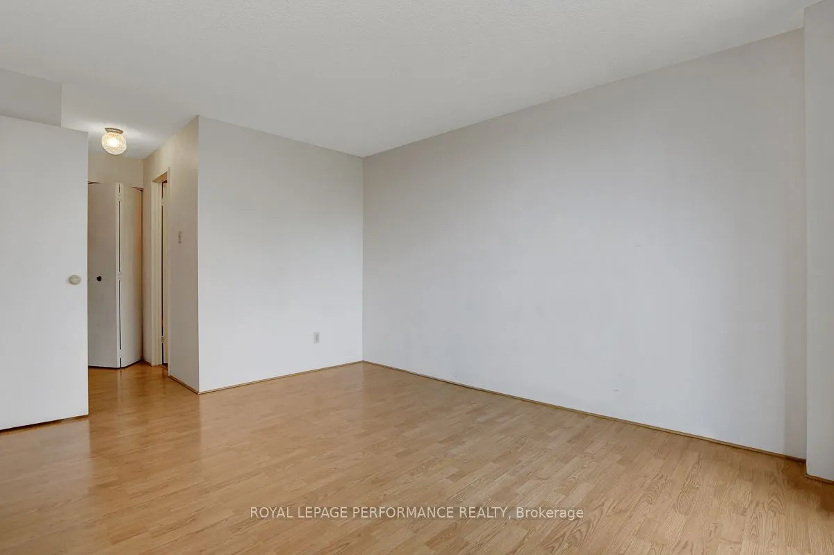 415 Greenview Avenue, #404