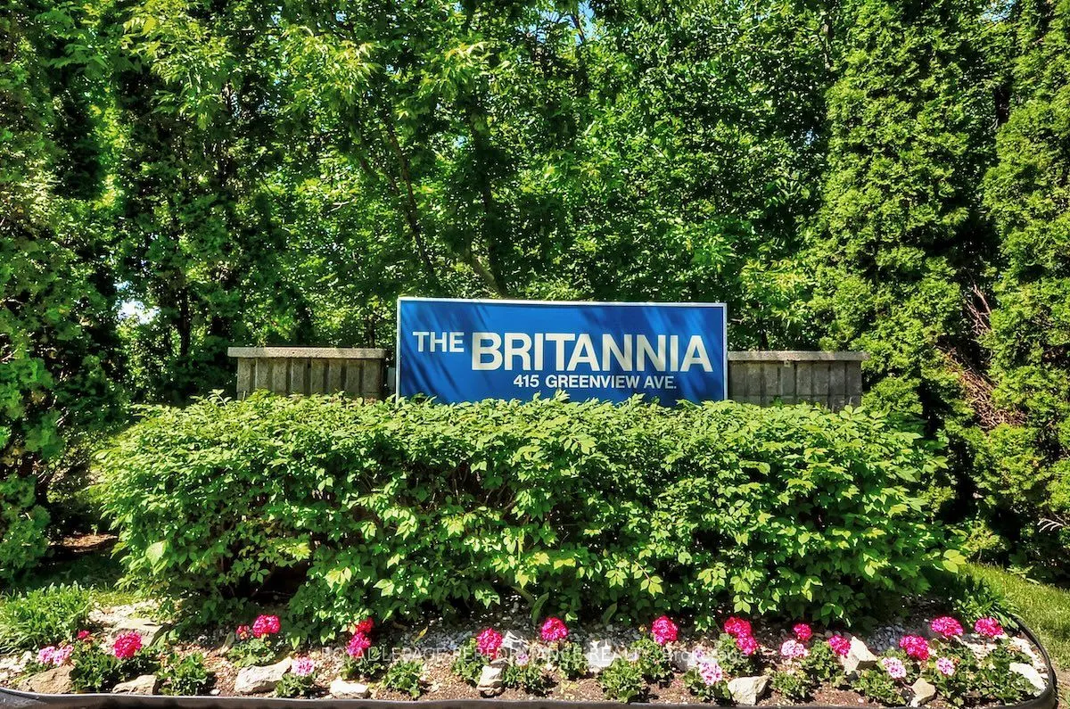 415 Greenview Avenue, #404