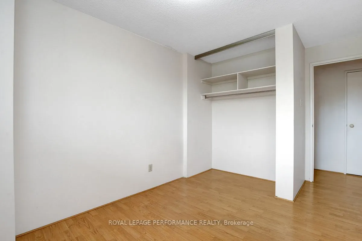 415 Greenview Avenue, #404
