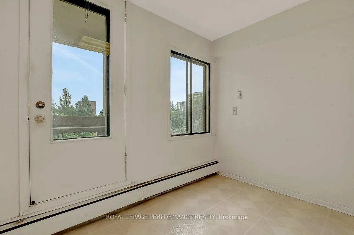 415 Greenview Avenue, #404