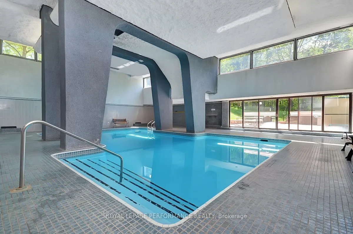 415 Greenview Avenue, #404