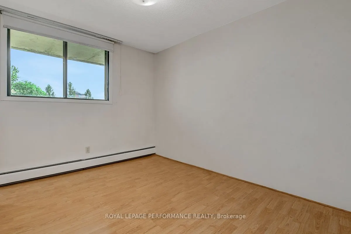 415 Greenview Avenue, #404